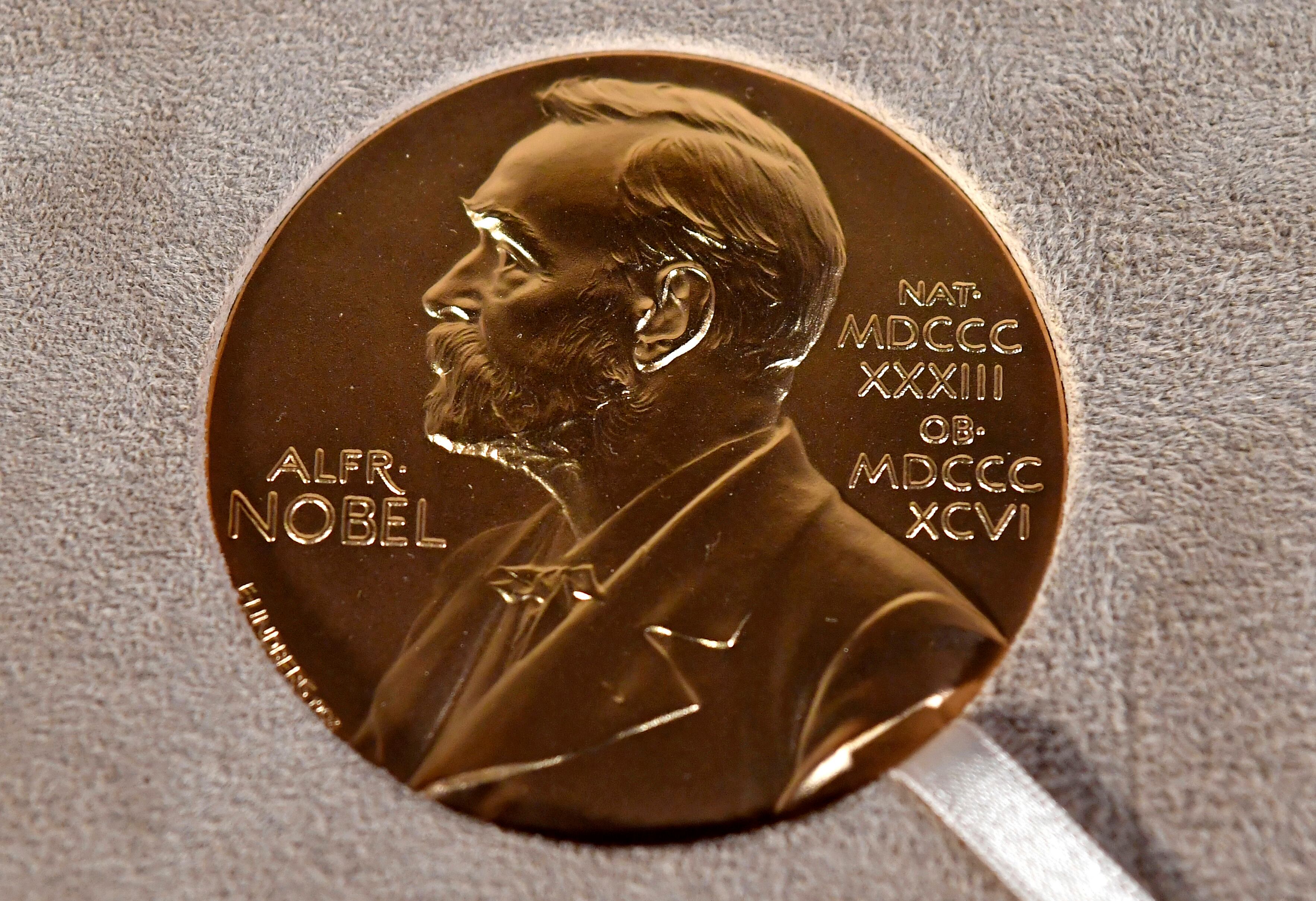 La medalla del Premio Nobel
(Foto Angela Weiss/Pool Photo vía AP)