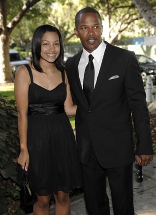 En familia. Jamie Foxx fue con su hija, Corinne, a la gala por Obama.
