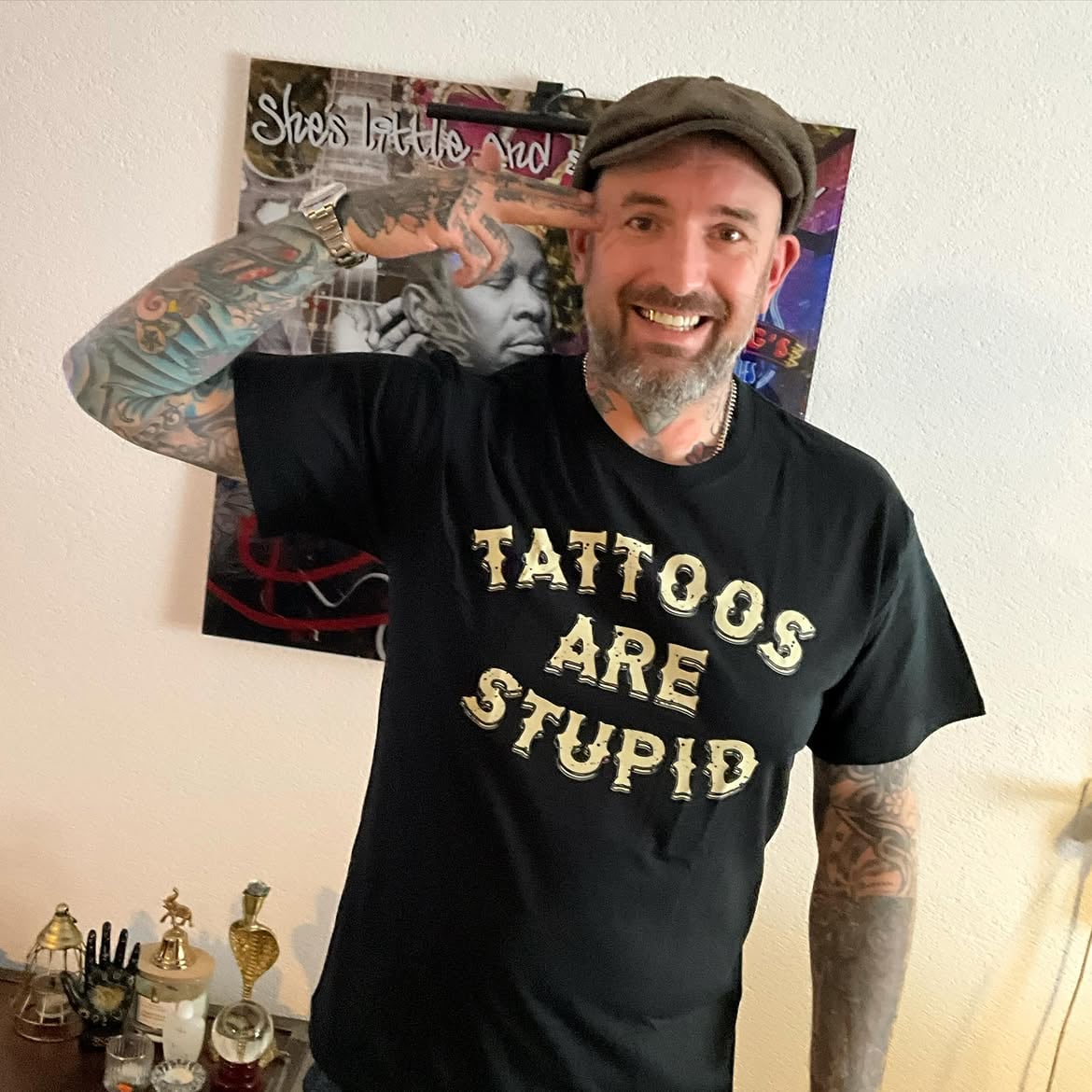 Ben había dejado de lado la música y ahora se dedicaba a los tatuajes