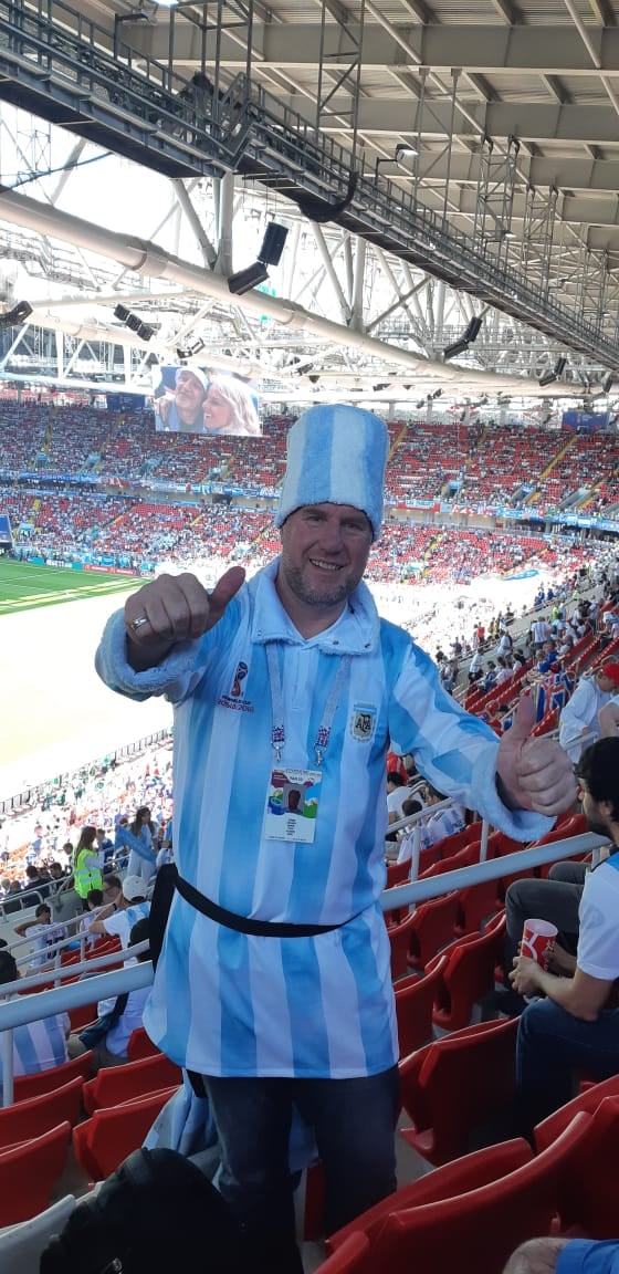 A partir de Sudáfrica Alejandro con sus amigos se mandaban a hacer ropa de Argentina con temática del país donde se jugaba el mundial