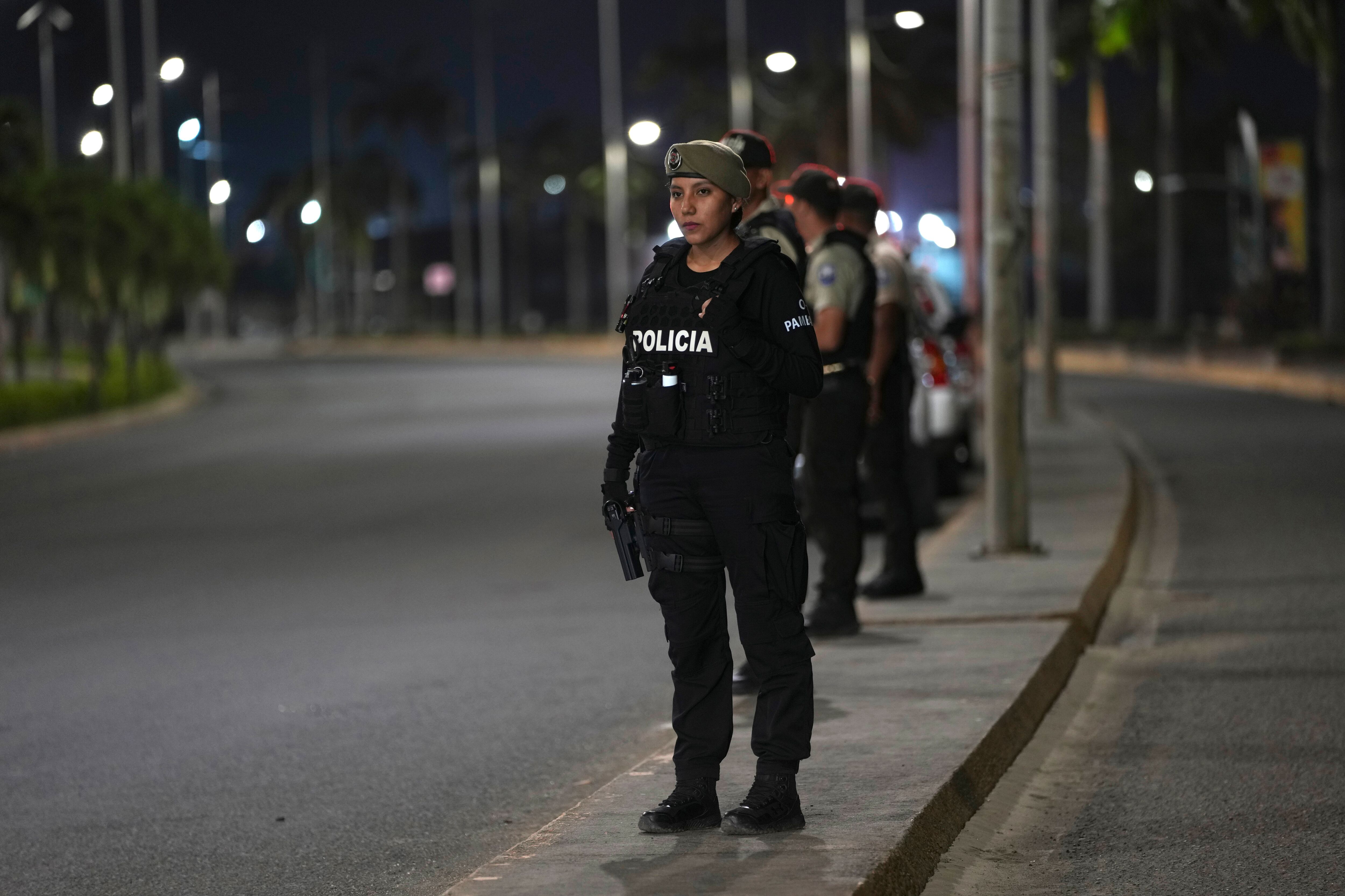 Ecuador impone un toque de queda en nueve provincias para frenar la violencia
