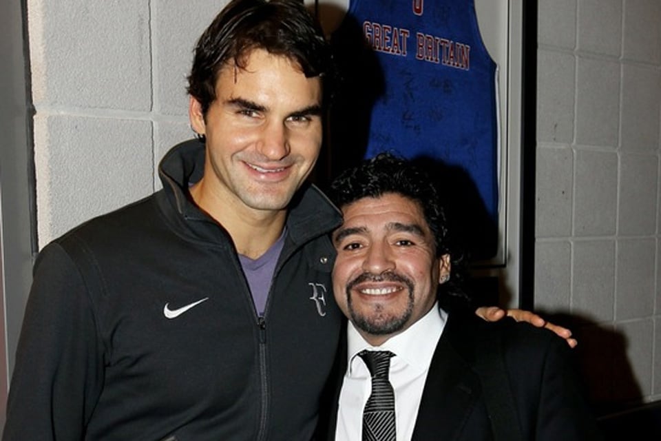 Federer, amante del fútbol de chico admiraba a Diego Maradona: con el tiempo, pudieron encontrarse más de una vez