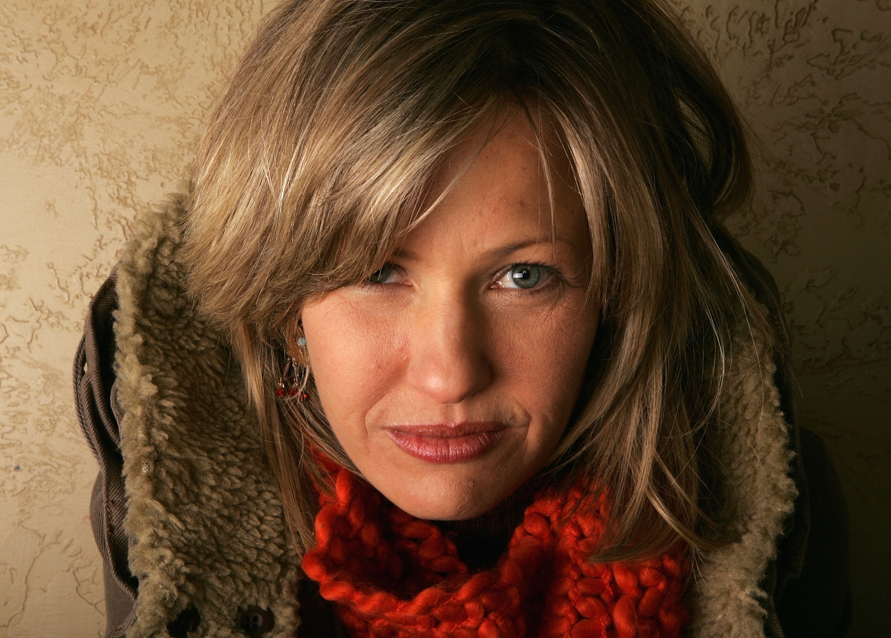 Joey Lauren Adams, la actriz inolvidable de los 90 que vuelve a la pantalla grande
