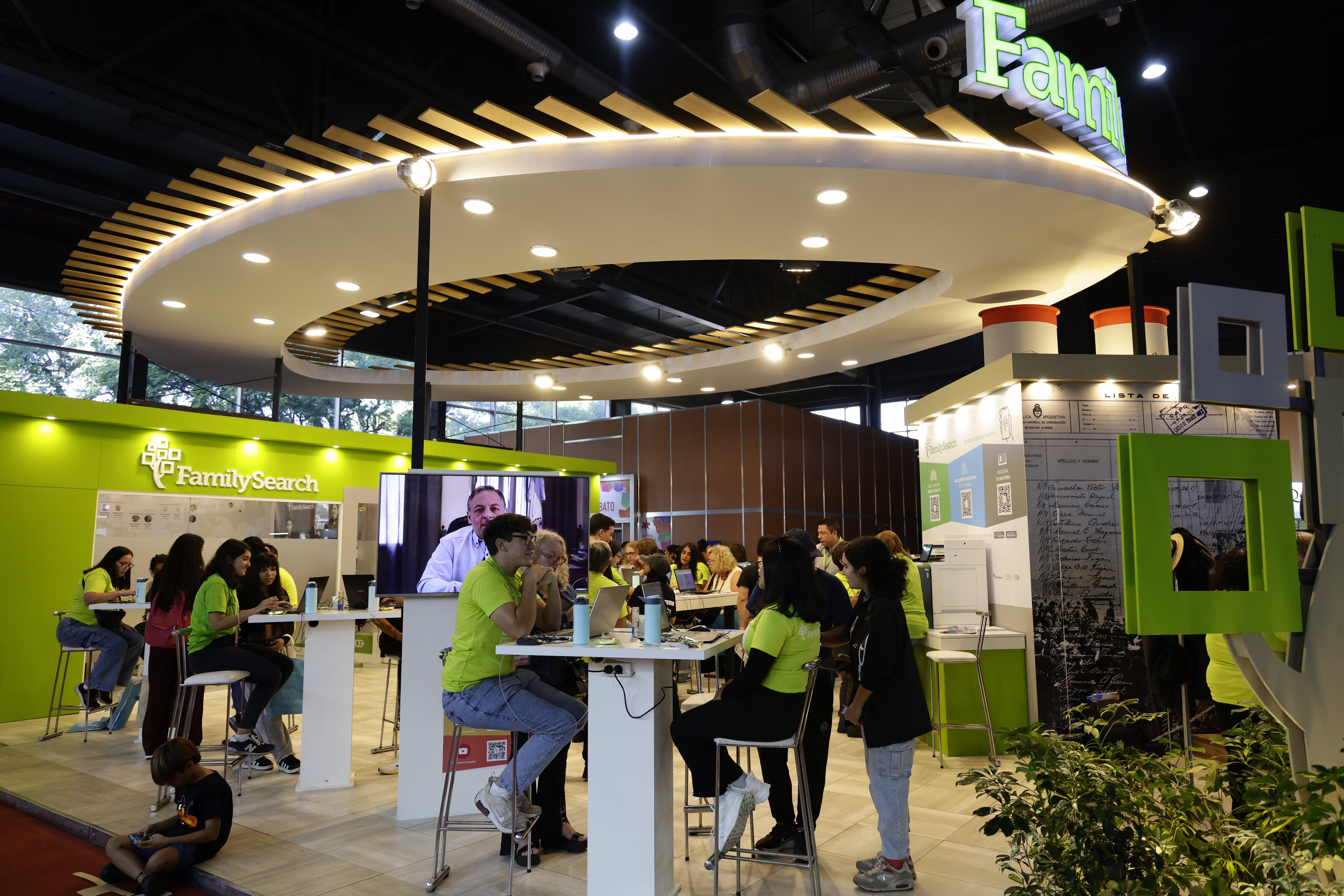 Stand de Family Search en la Feria Internacional del Libro de Buenos Aires