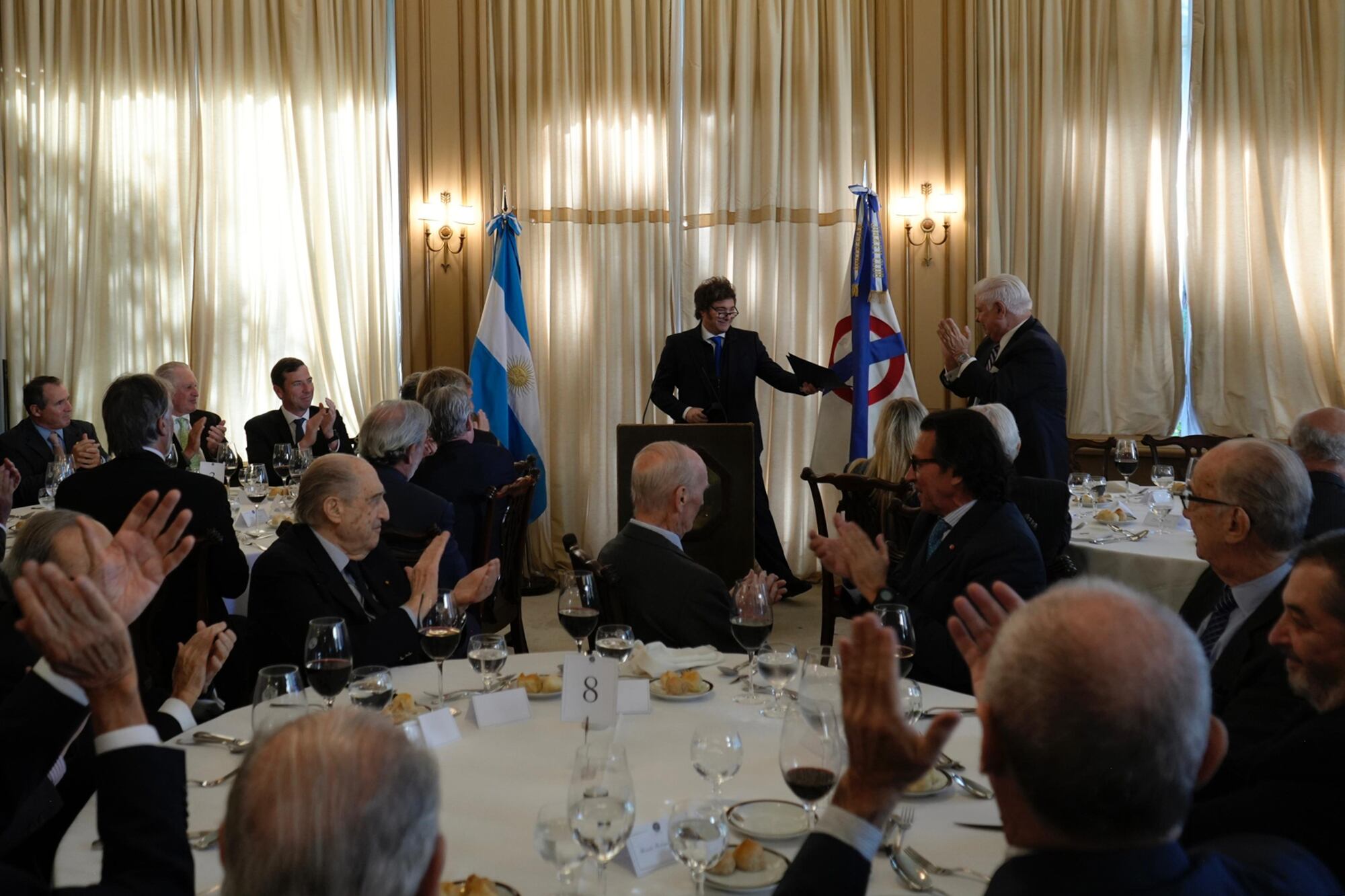 El Presidente Javier Milei en el Jockey Club