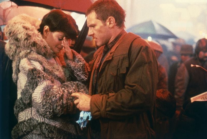 Rachel y Deckard (Young y Ford) en una escena del filme