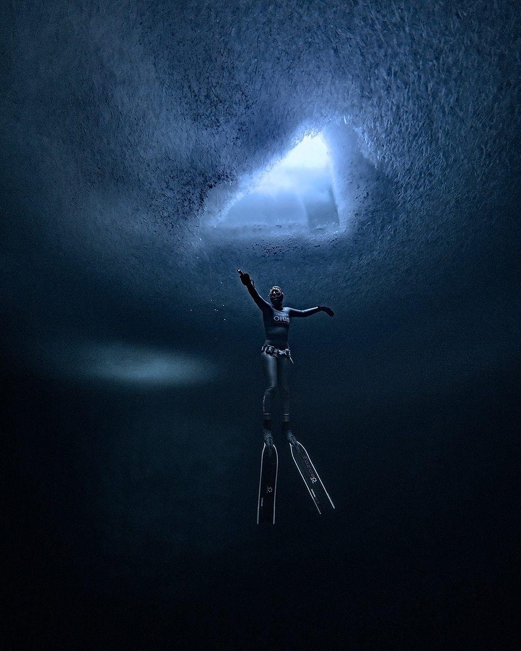 El agua estaba tan fría que la apneísta Anna Von Boetticher solo podía permanecer sumergida menos de un minuto (Foto: Alex Dawson)