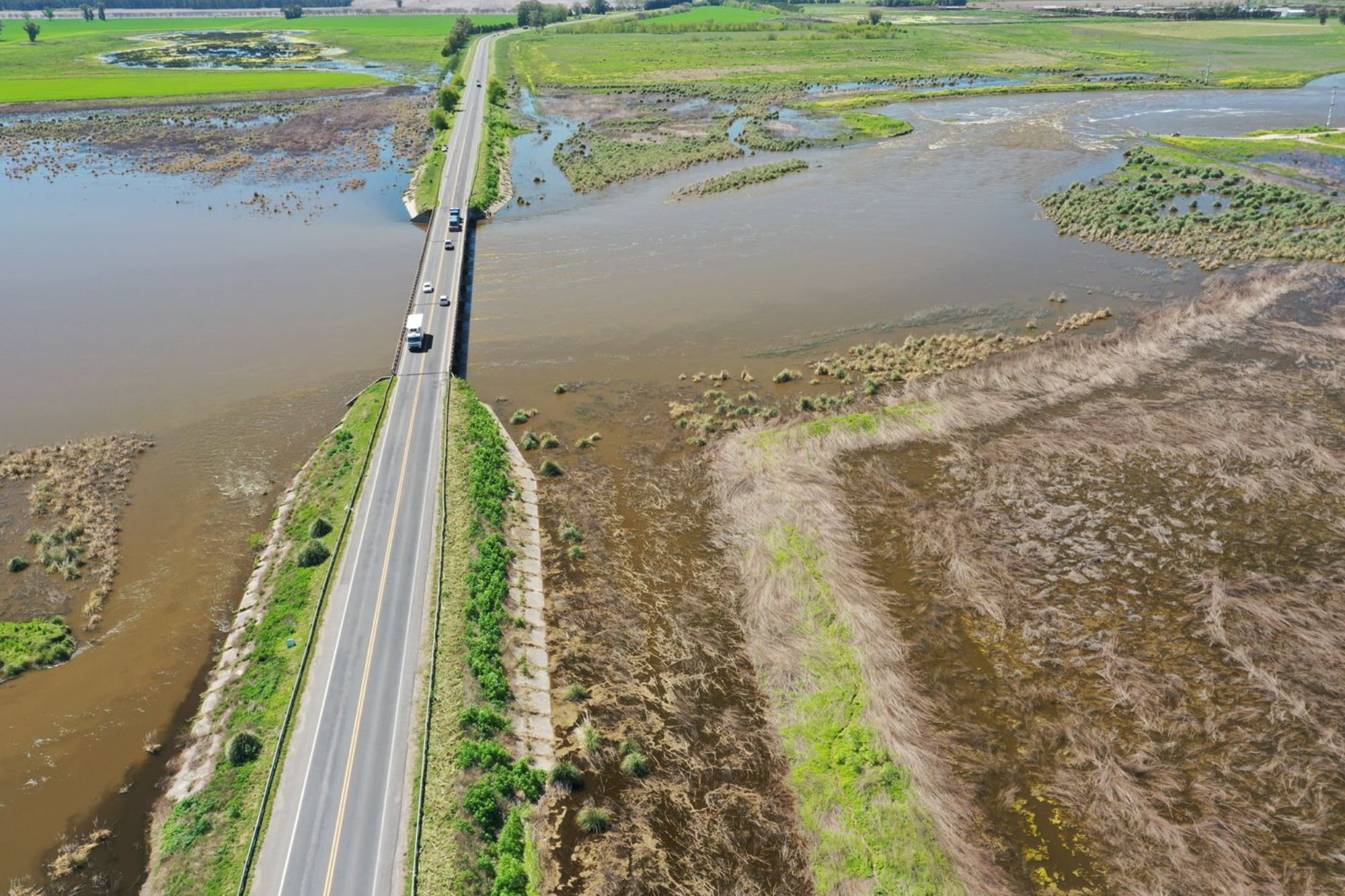 Un puente sobre la ruta 205 en donde los productores piden hacer un canal aliviador
