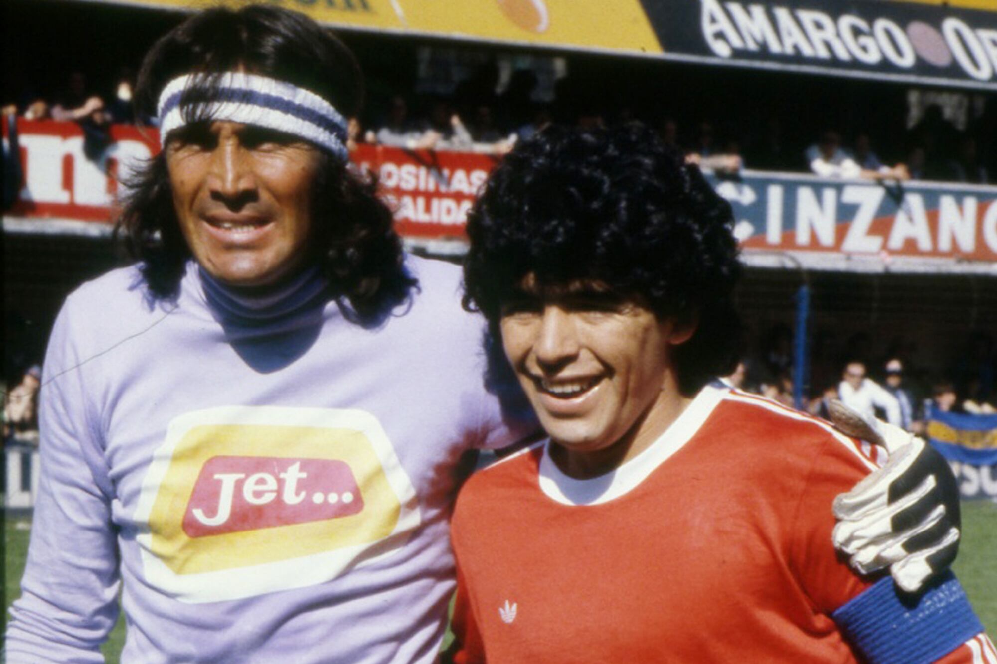 Hugo Gatti y Diego Maradona, protagonistas de unas de las historias más recodadas del fútbol local