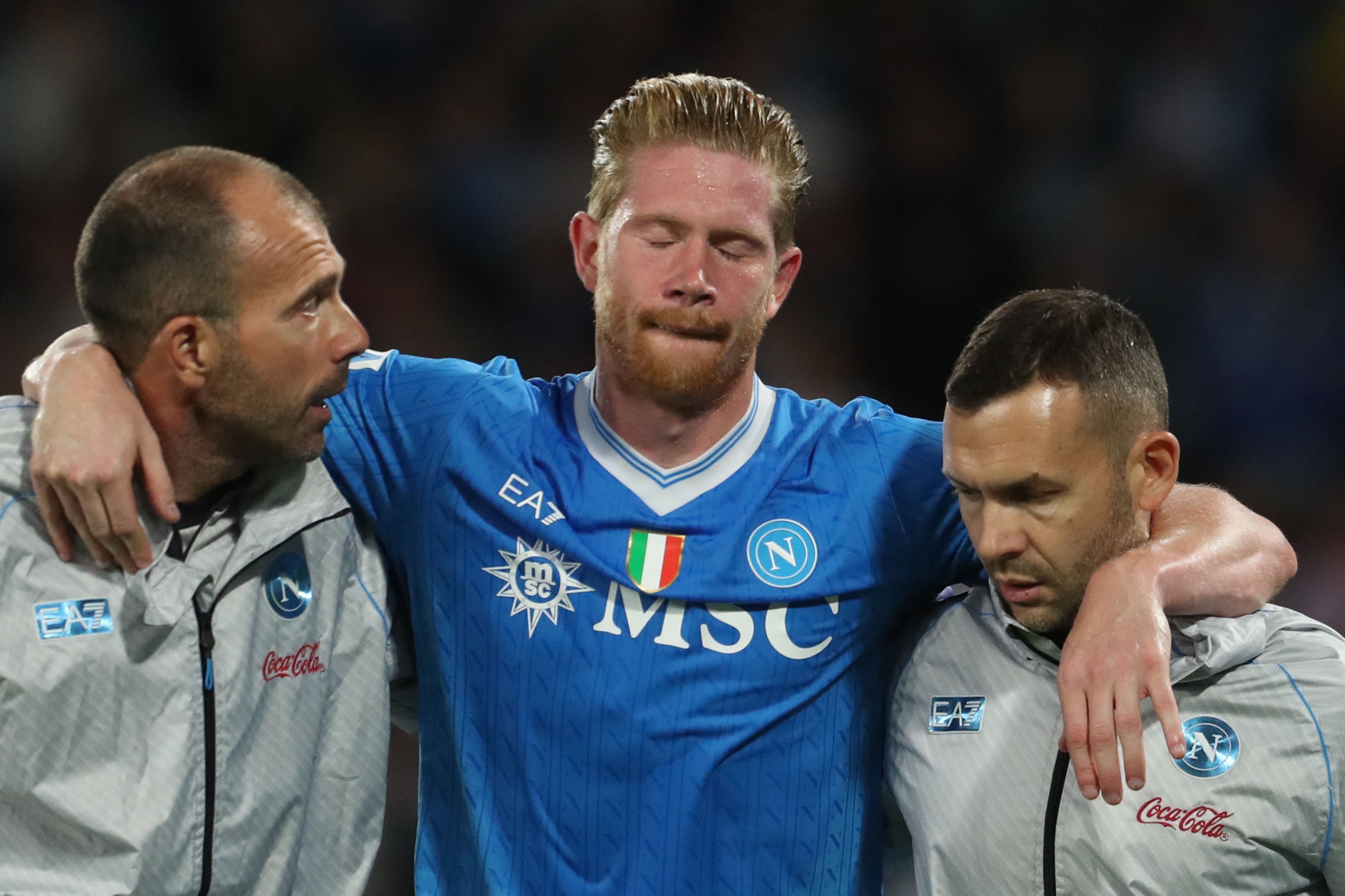 Kevin De Bruyne marcó de penal y se desgarró en la misma jugada, en el caliente triunfo de Napoli sobre Inter