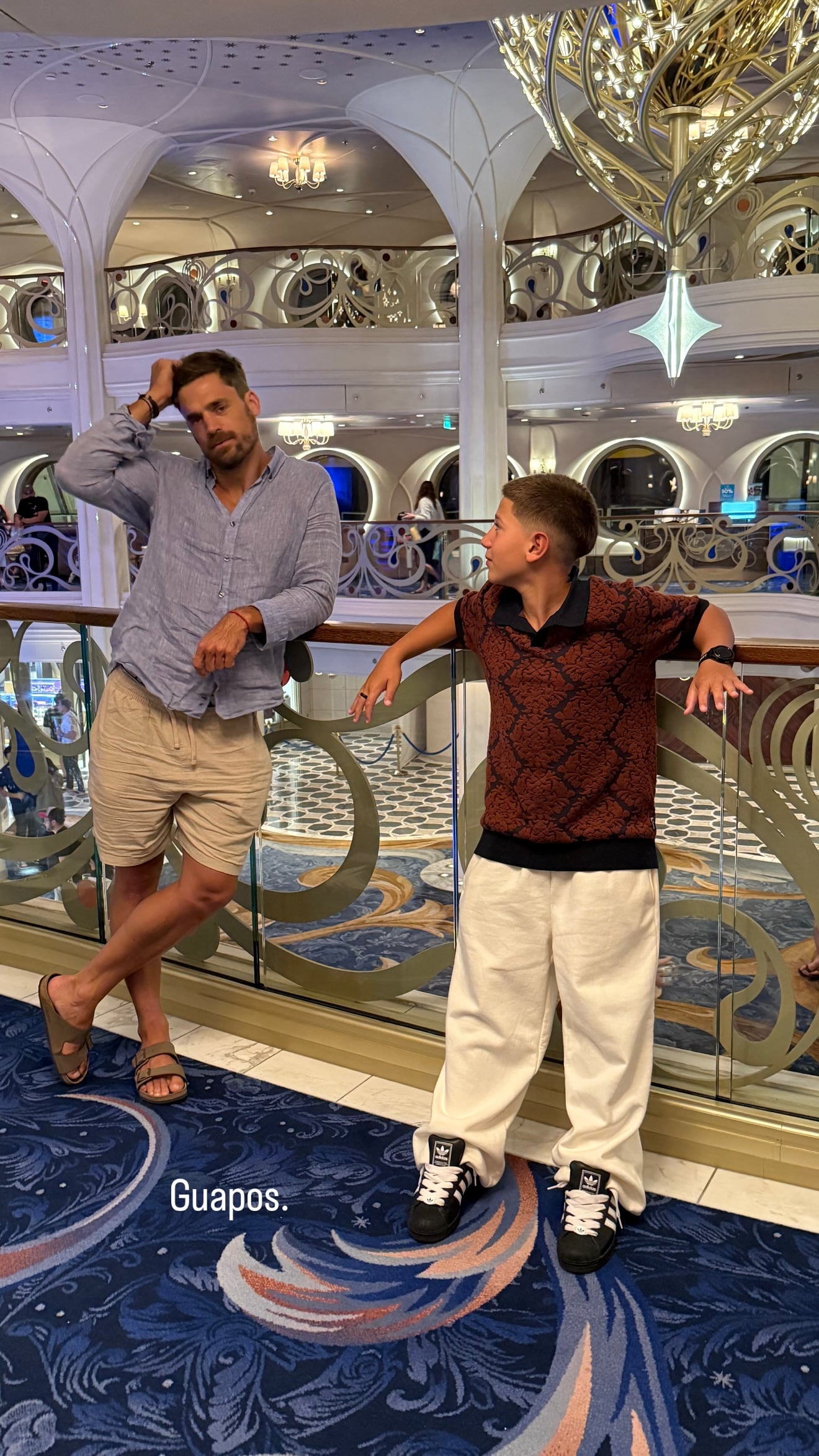 Crucero de lujo y peleas familiares: la intimidad sin filtro de las vacaciones de Jimena Barón en altamar 6 Matías y Momo a puro relax en el museo (Foto: Instagram @jmena)