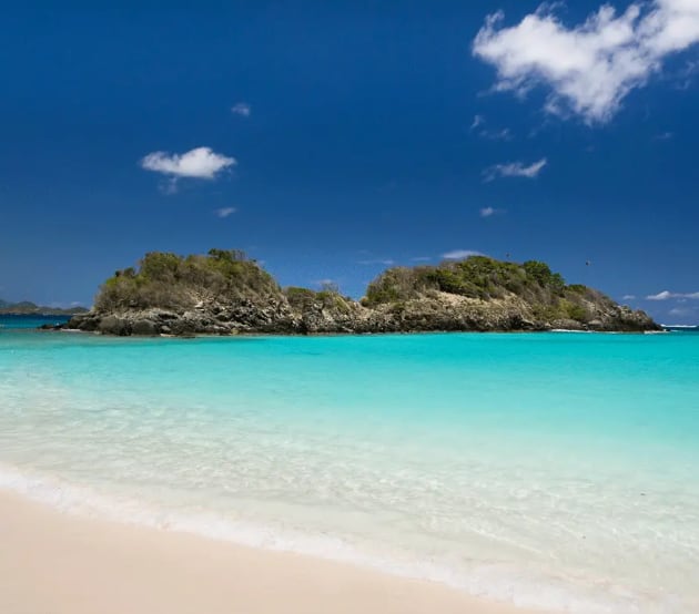 Así es el agua y la arena de Trunk Bay, en Islas Vírgenes de los EE.UU