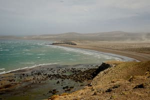 Inhóspita y deslumbrante: hitos y secretos de la playa más austral de la Argentina