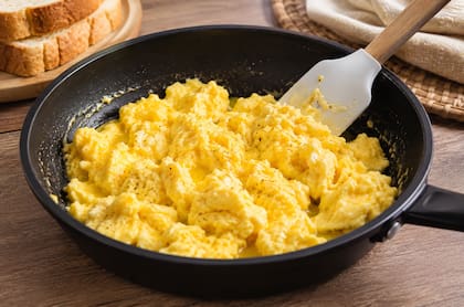 Huevos revueltos esponjosos con leche