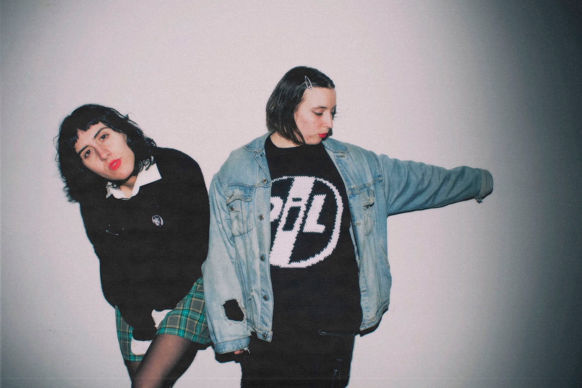 El descargo de Dum Chica, la banda bonaerense que proyectó un video de Milei como “un demonio” en el Lollapalooza