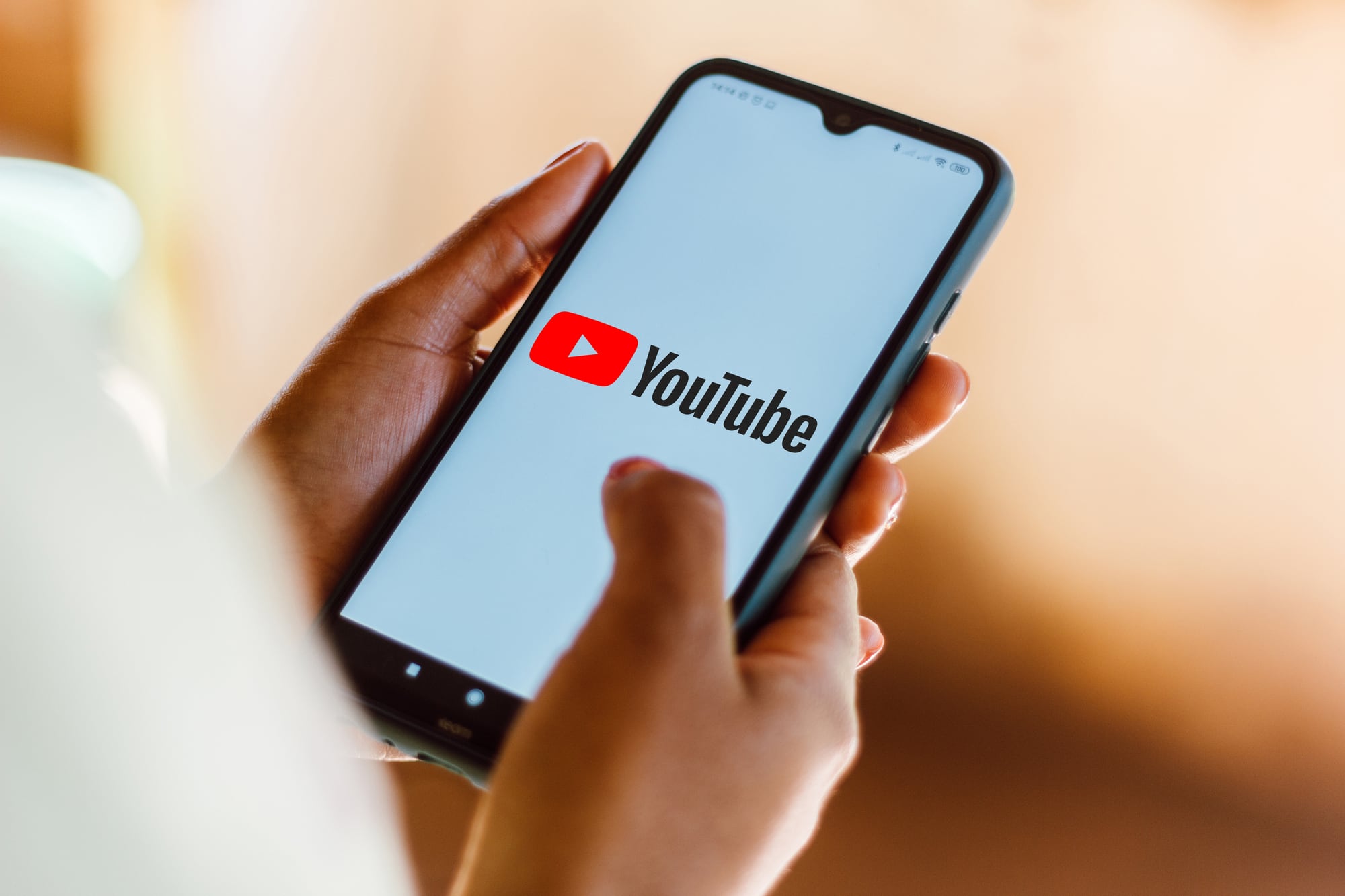 Los creadores de contenido en YouTube son clave en la búsqueda reseñas, apunta la investigación
