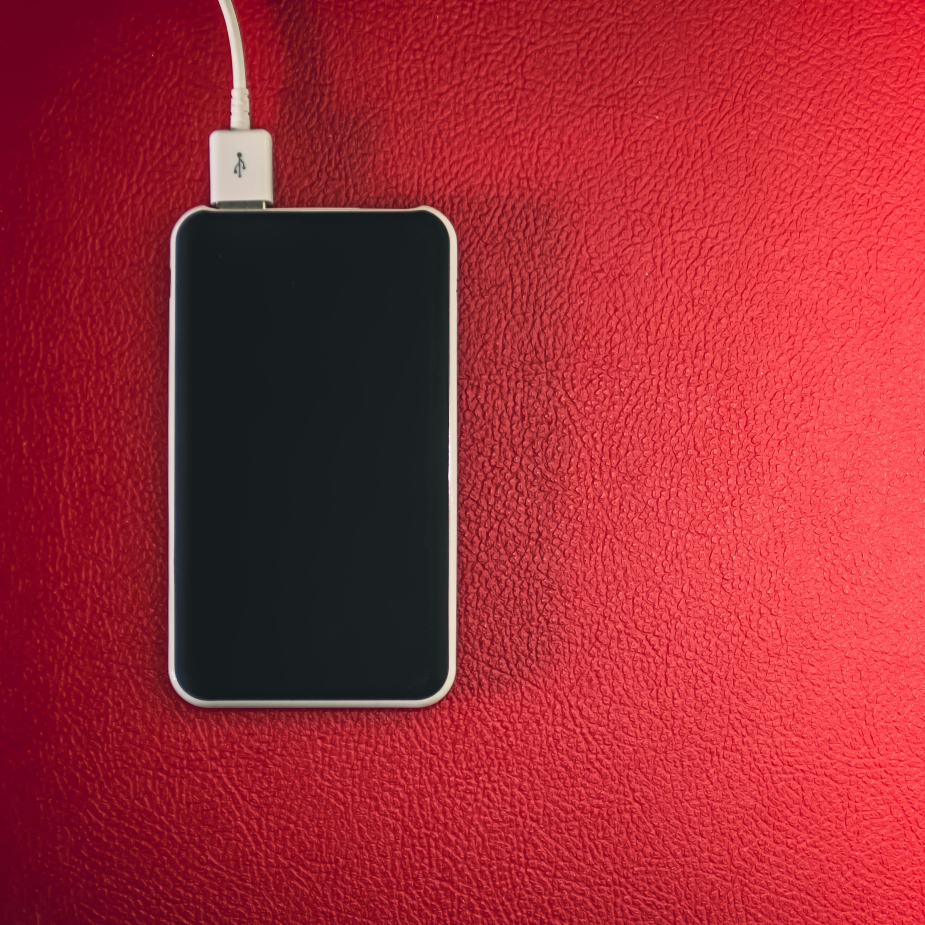 Una de las razones por las que las baterías de los celulares suelen fallar es por el mal cuidado que se les da a la hora de cargarlas