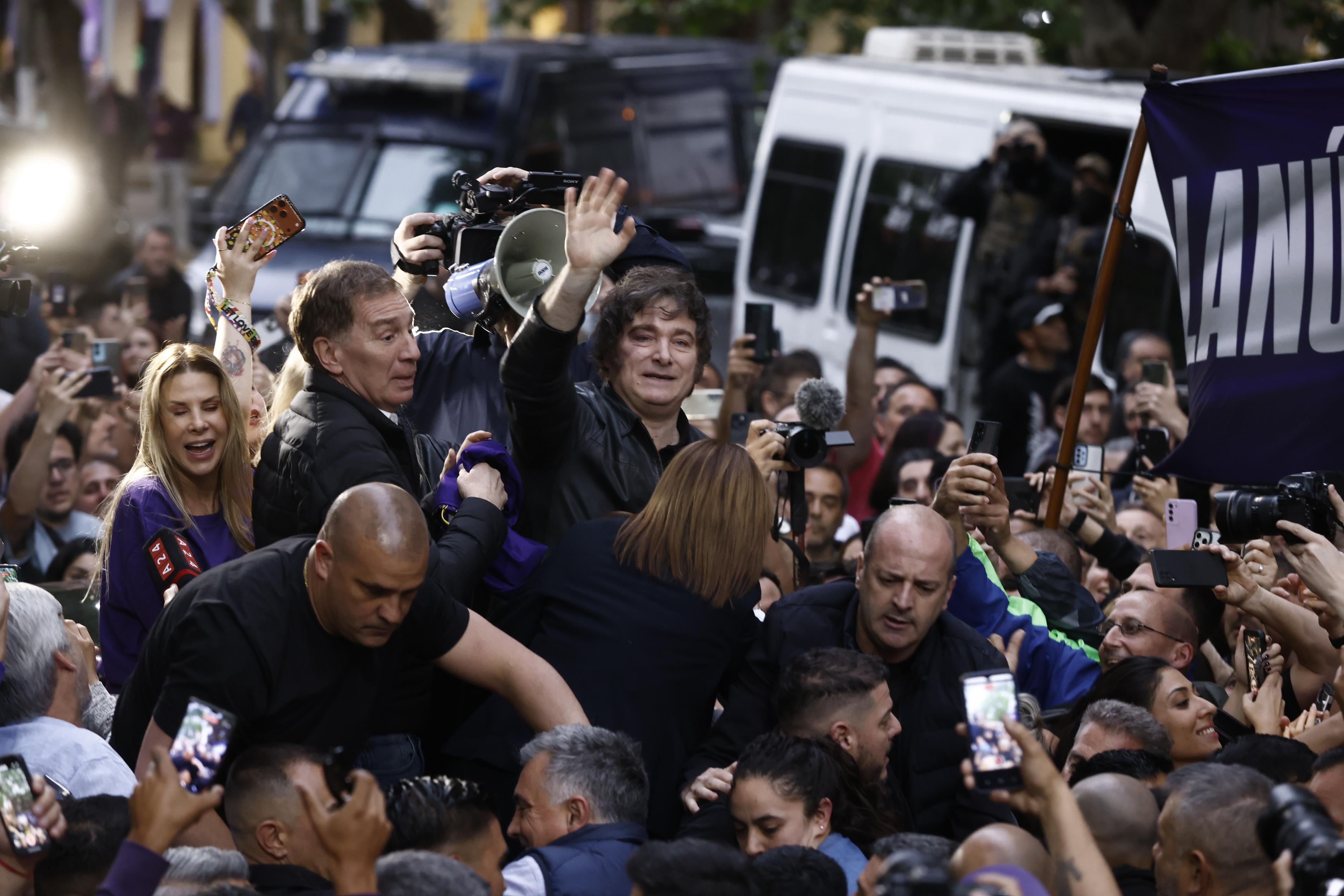 Milei volvió a hacer campaña en el conurbano y busca polarizar con el kirchnerismo