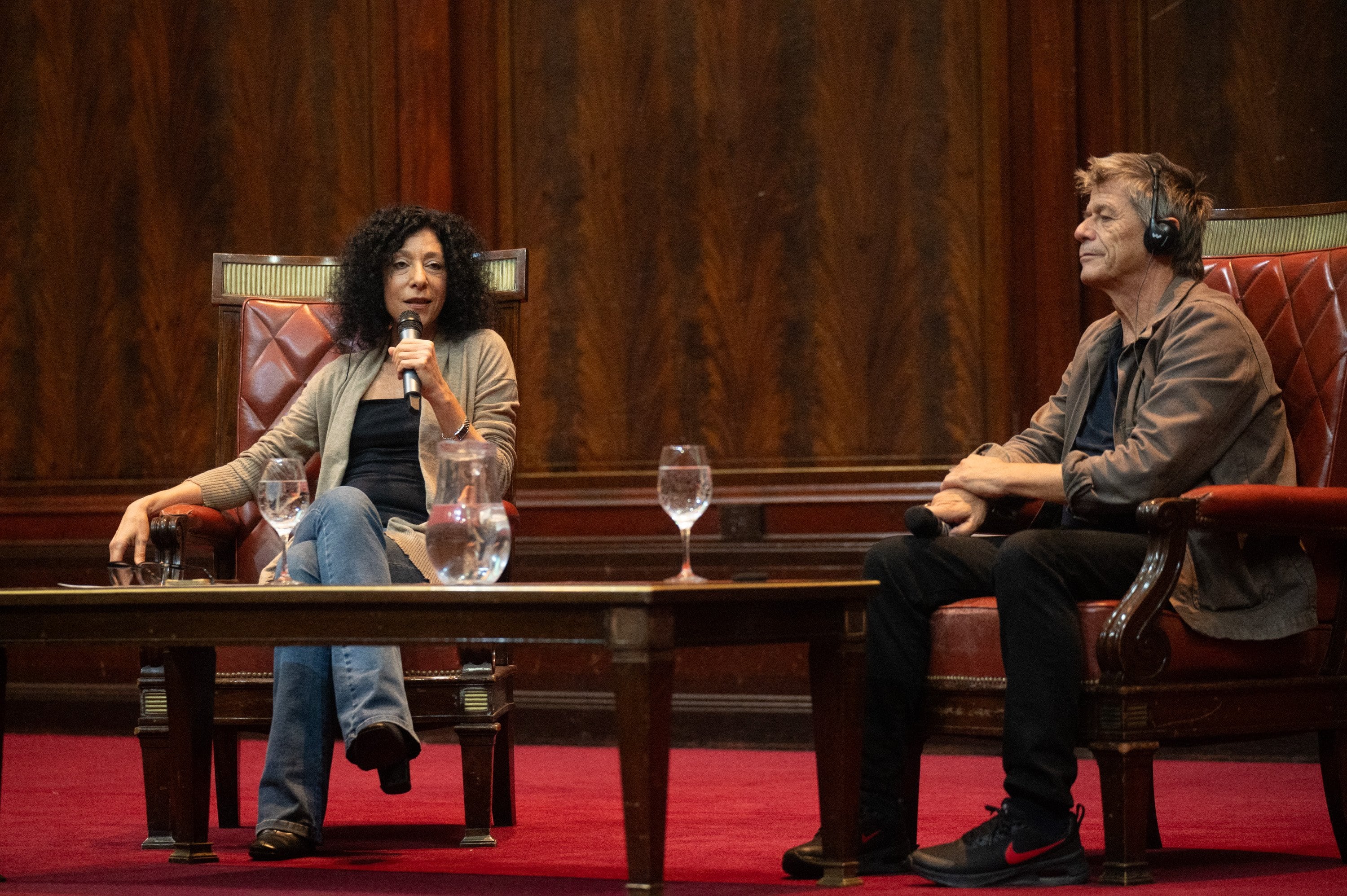 Emmanuel Carrère y Leila Guerriero, un intercambio virtuoso en la Facultad de Derecho