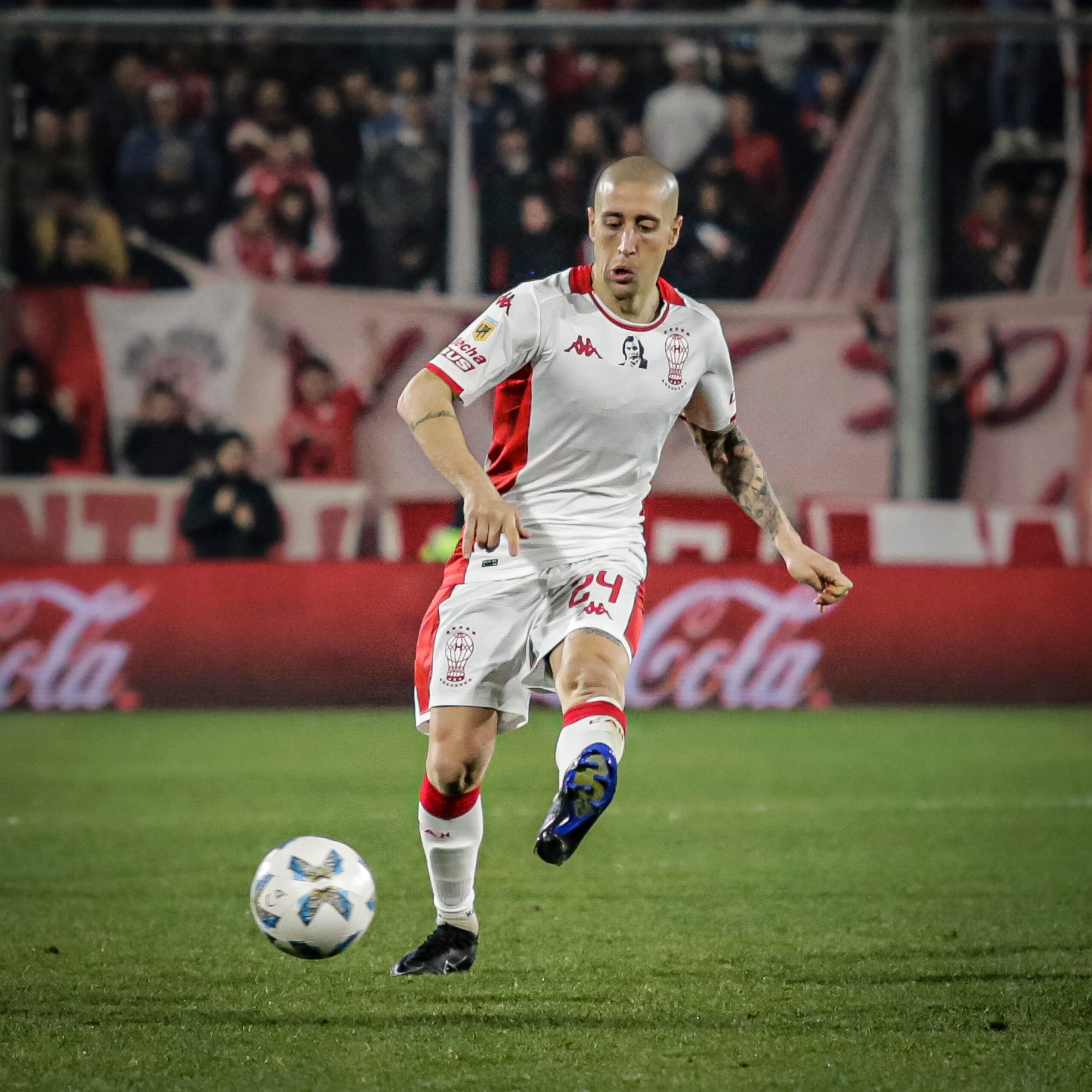 Federico Fattori, una de las figuras del Huracán puntero de la Liga Profesional de Fútbol, que este sábado visitará a Argentinos Juniors.