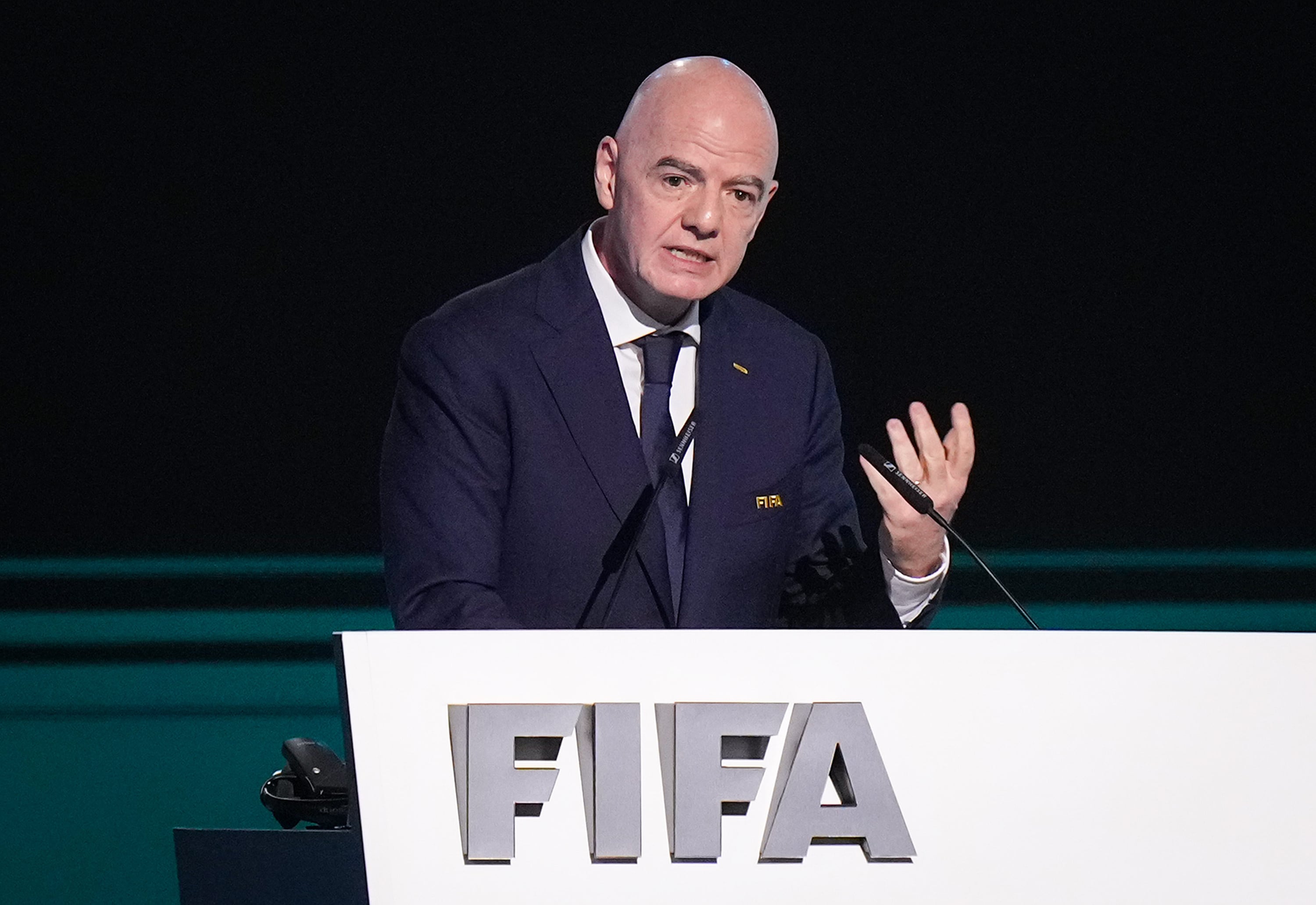 El presidente de la FIFA, Gianni Infantino, comenzó la cuenta regresiva para el Mundial