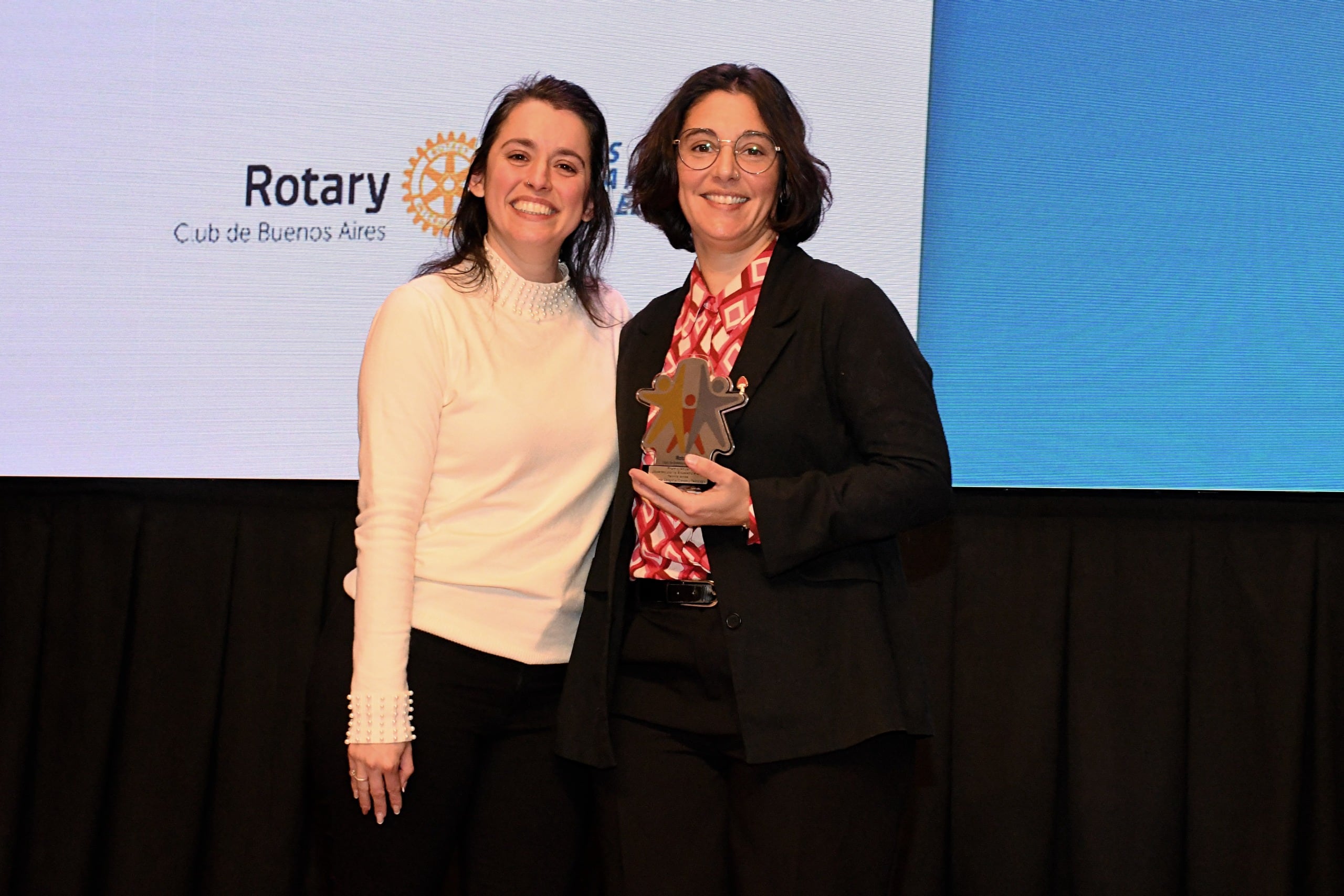 Por segundo año consecutivo, un periodista de La Nación ganó el Premio Rotary Jóvenes por la Excelencia 8 Yamila Arias, ingeniera en Alimentos y becaria doctoral del Conicet, fue distinguida por sus investigaciones sobre los bosques andino-patagónicos