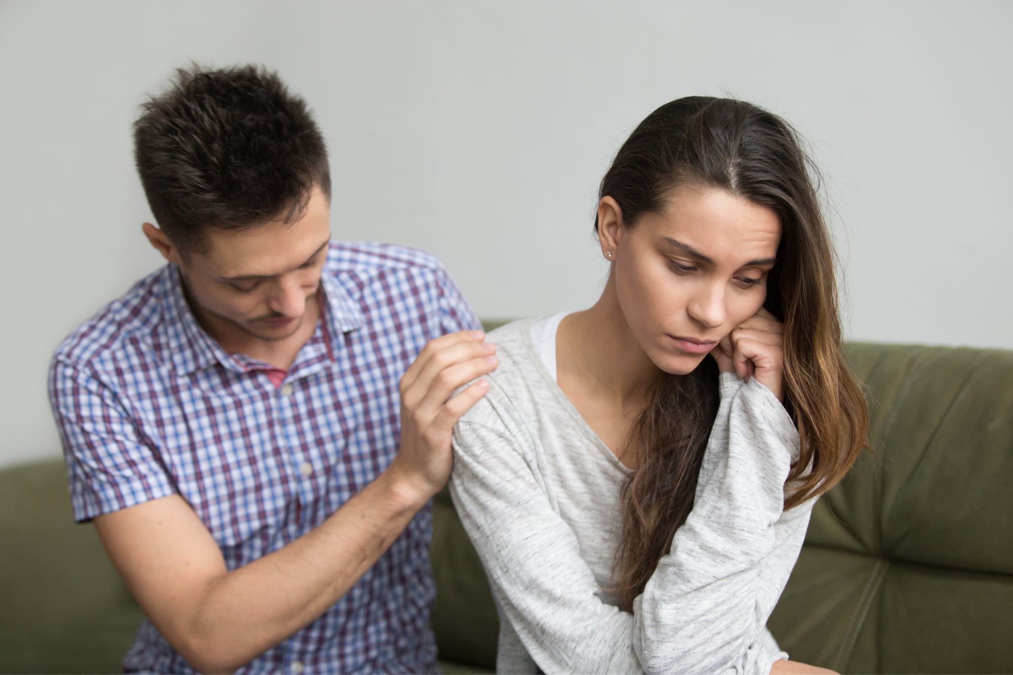 No solo es económica, también existe la sensación de vivir en deuda emocional con alguien