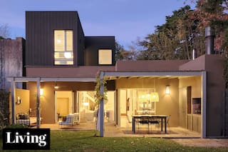 Hizo su casa de Don Torcuato por etapas y, en lugar de camuflar el agregado, lo destacó