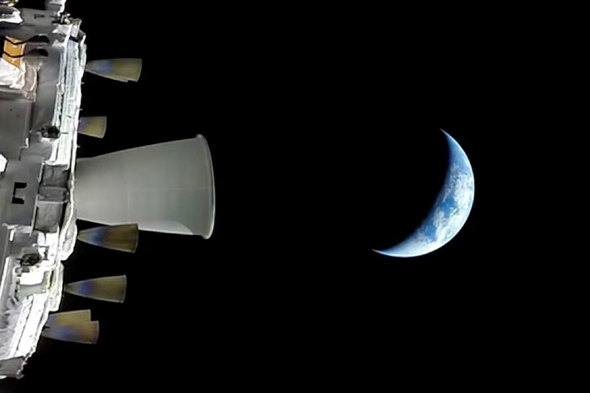 La imagen de la Tierra en fase creciente rápidamente recorrió las redes