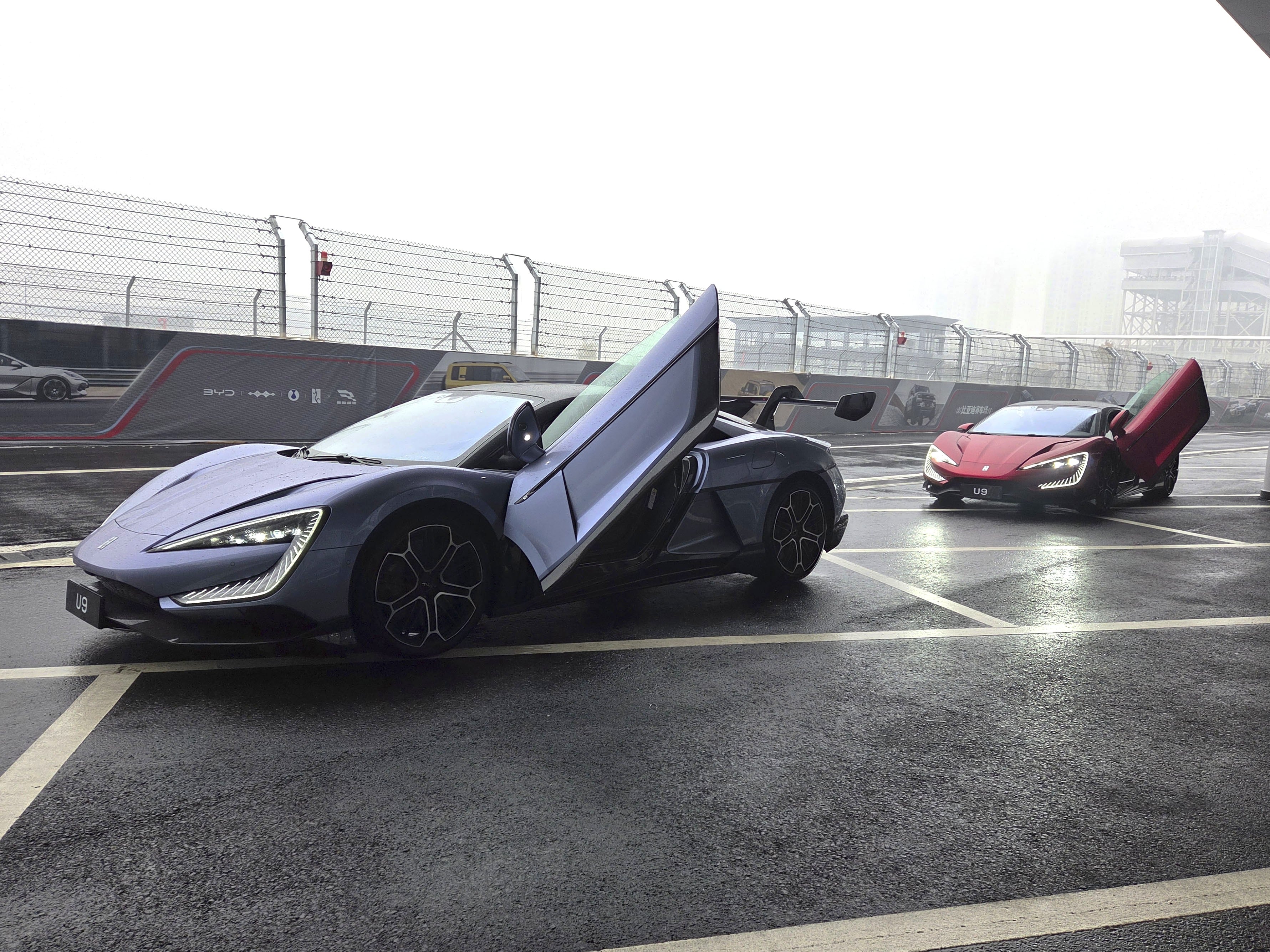 Cómo anda el auto más rápido del mundo: acelera de 0 a 100 km en solo 2,36 segundos