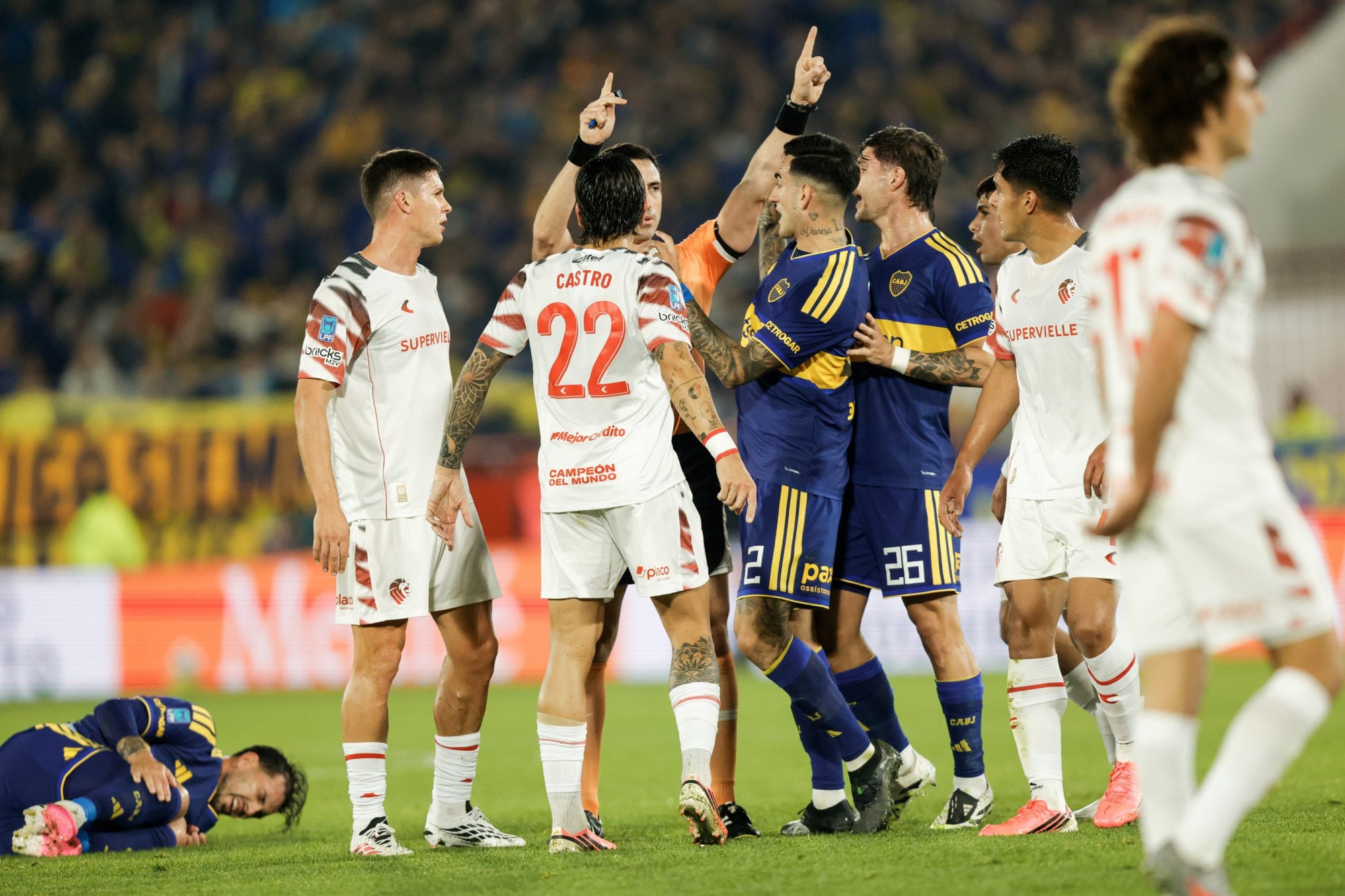 Boca vs. Estudiantes LP, en vivo: el minuto a minuto del partido 9 El pedido de los jugadores de Boca al árbitro por la falta a Leandro Paredes