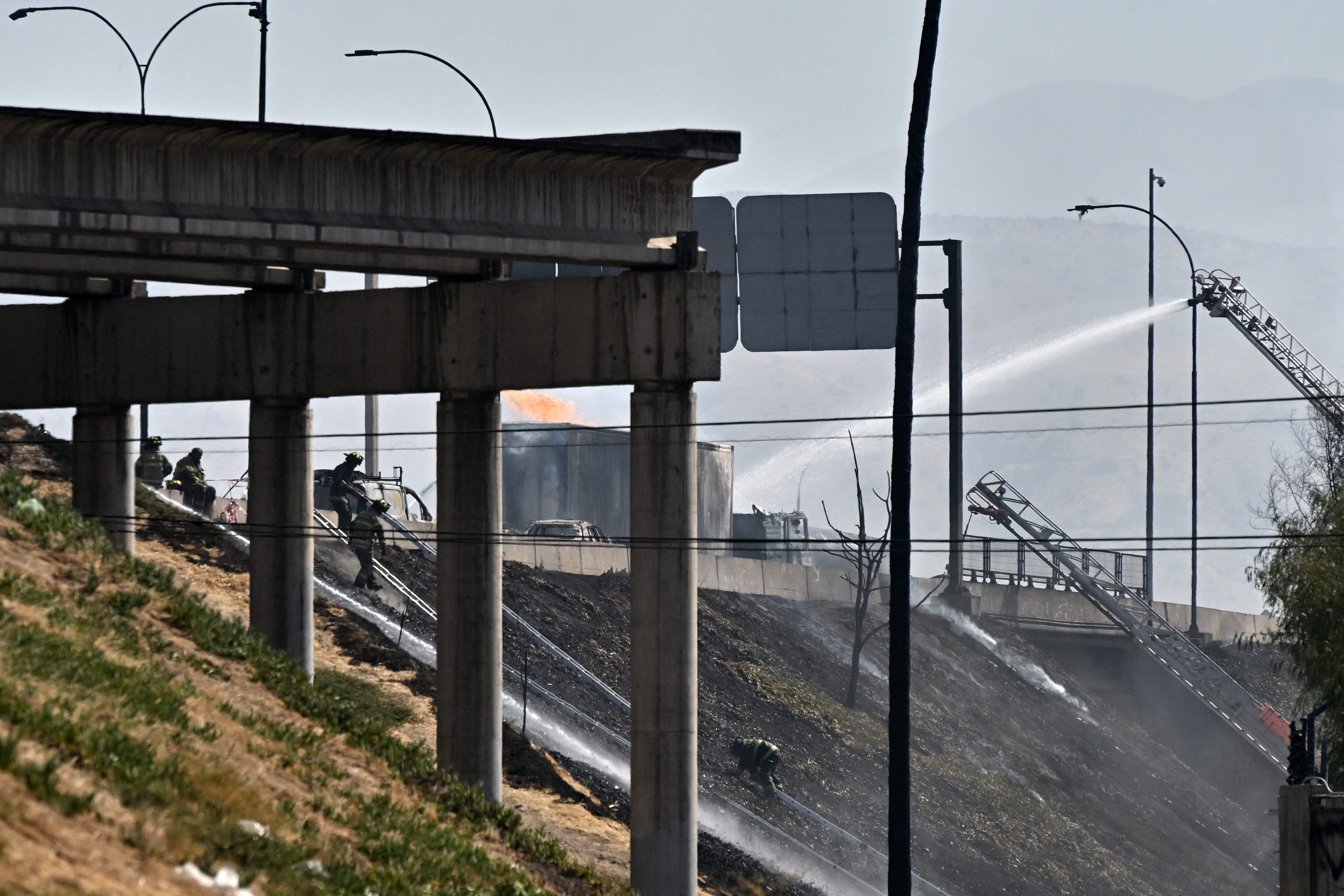 Restos del camión de Gasco