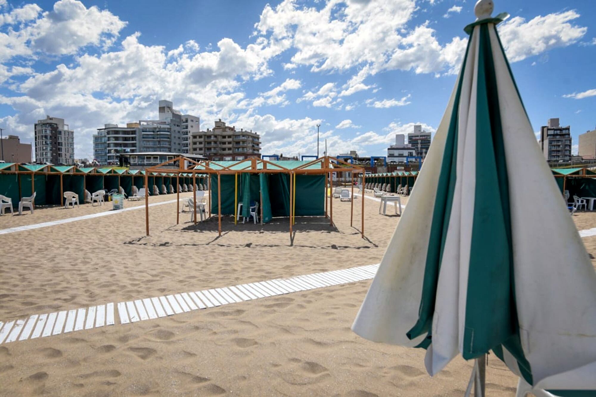 En Mar del Plata, la prohibición comenzó en los balnearios concesionados.