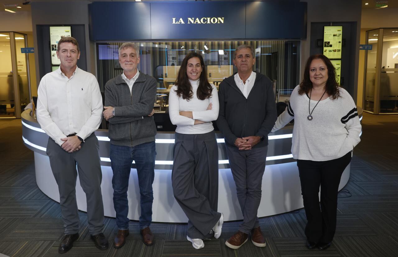 El equipo directivo de la Maestría en Periodismo LN/UTDT: Gastón Roitberg, Héctor Guyot, Camila Perochena, Carlos Reymundo Roberts y Graciela Guadalupe