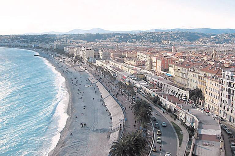 El glamour de Niza en clase turista - LA NACION