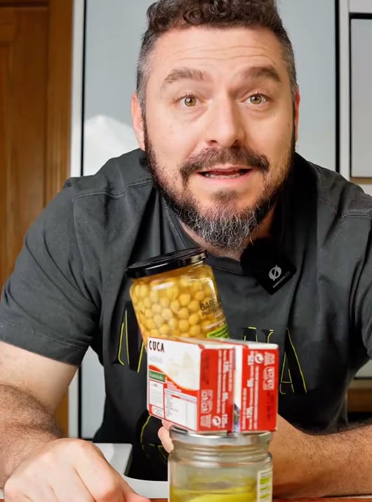 El cocinero español es muy popular en las redes sociales (Foto: @charlito_cooks)