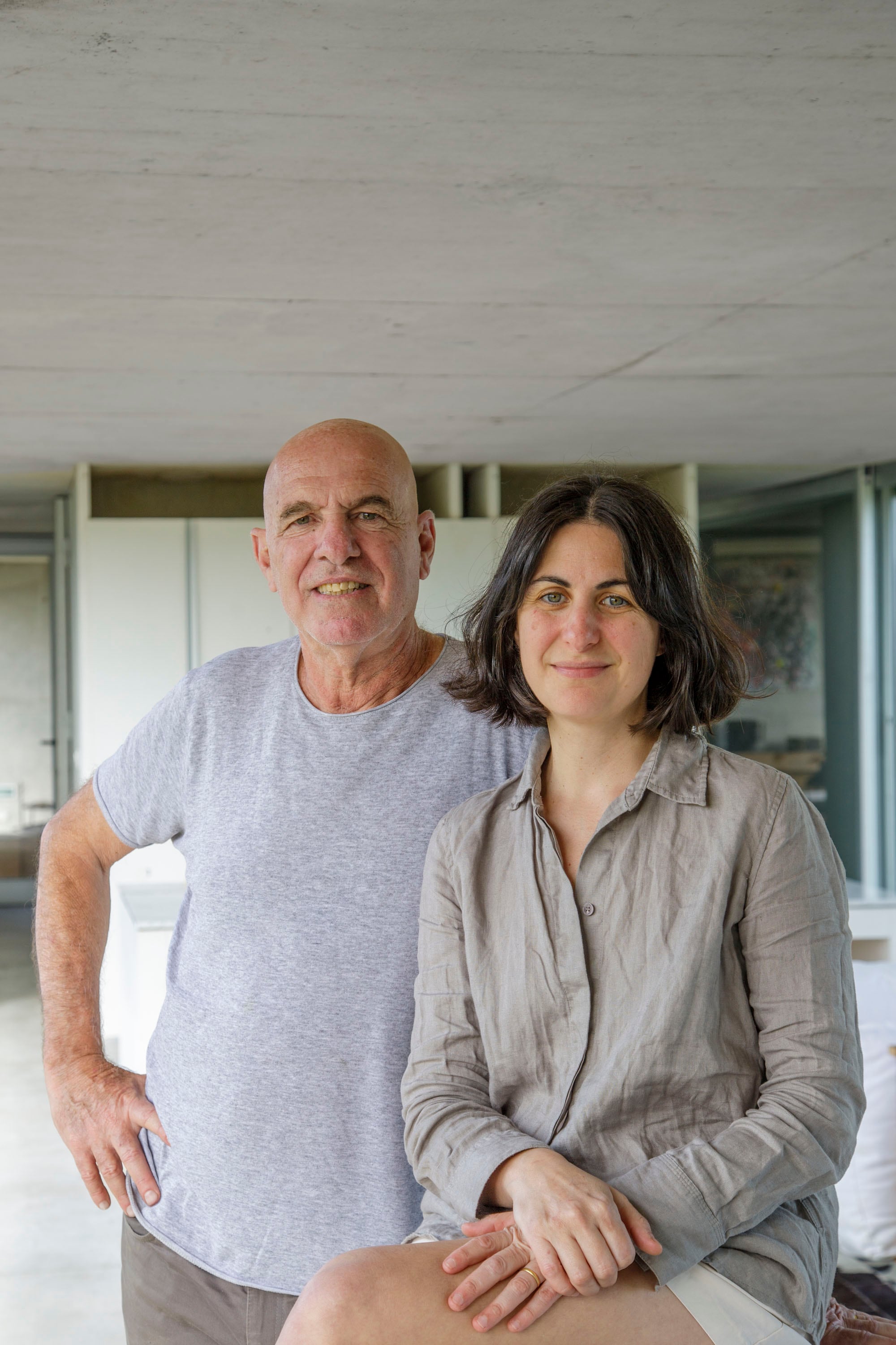 Marcelo Vila y su pareja, la diseñadora Rocío Araujo.