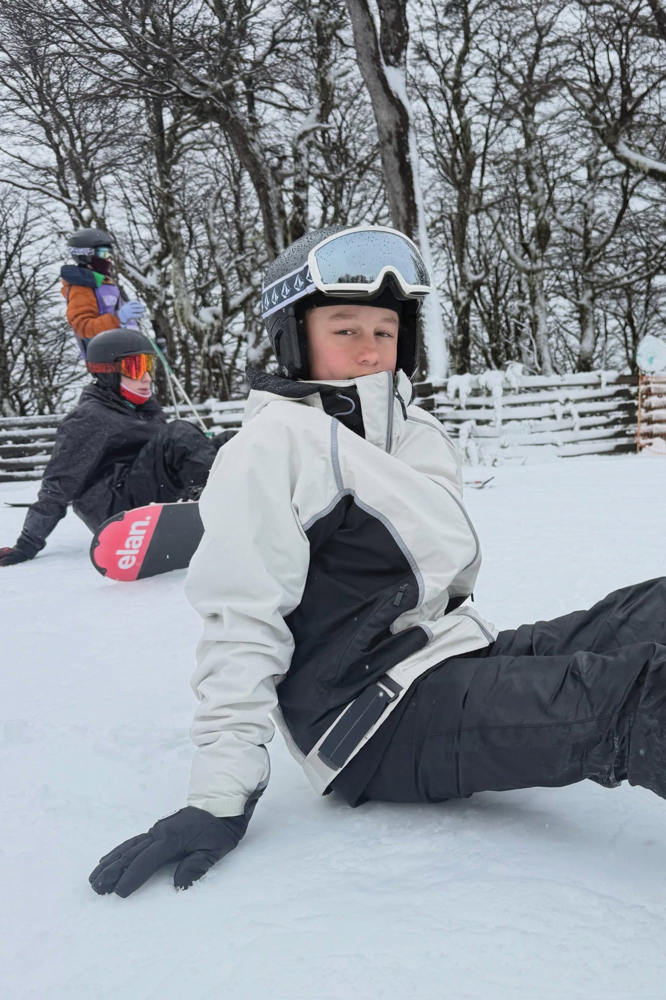 Bautista (17), Beltrán (13) y Benicio (11), hijos de la relación que Pampita tuvo con Benjamín Vicuña, son fanáticos del snowboard
