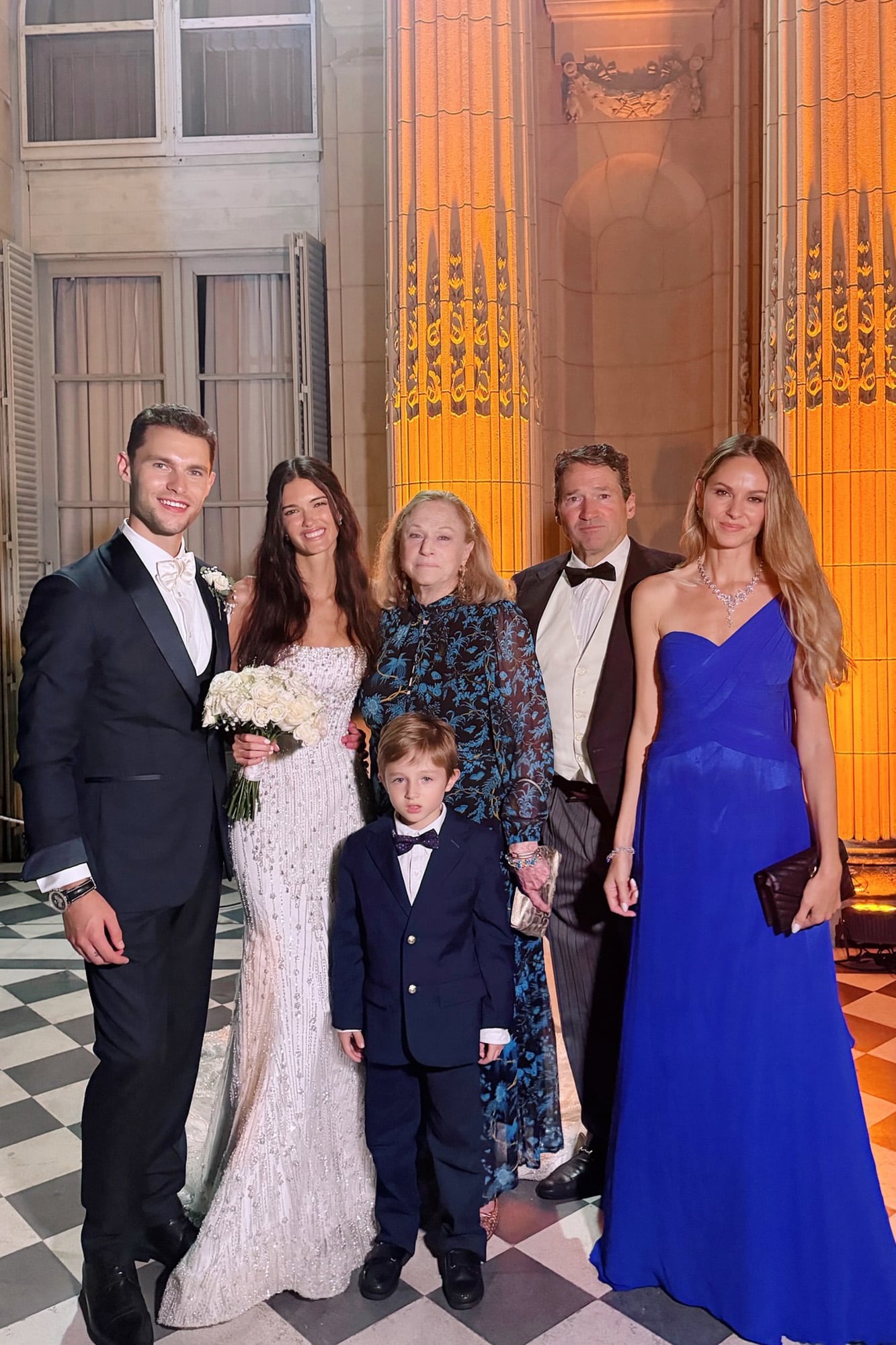 Los novios junto a la abuela de Sofía, Alexandra Hufty (que a los 90 años viajó especialmente desde Estados Unidos para estar con su nieta), Mike Reynal, Mauara Mariussi y el benjamín de la familia, Alexis.