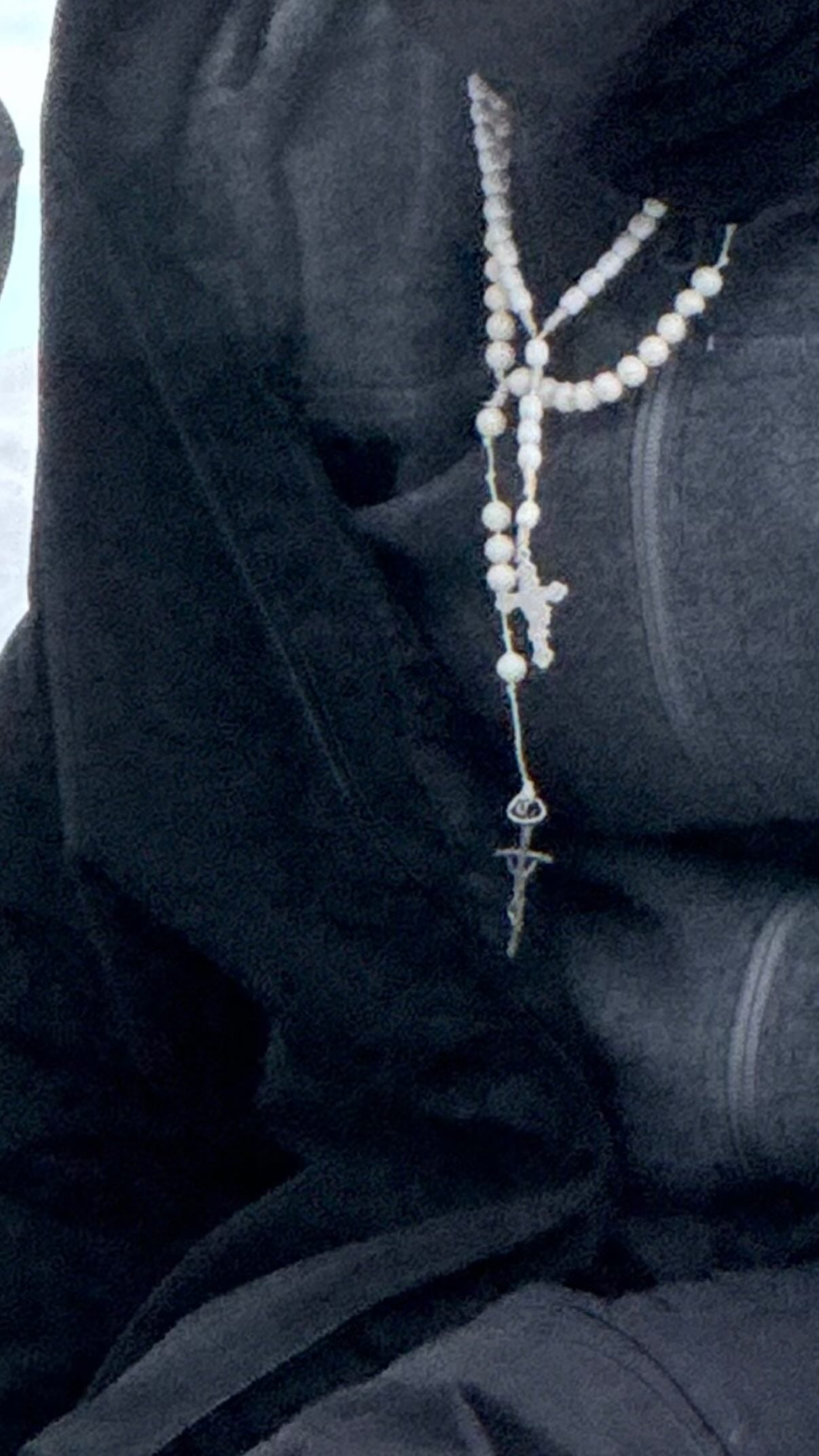 El rosario de Rosalía que llamó la atención entre sus fans por un posible proyecto secreto con Bizarrap