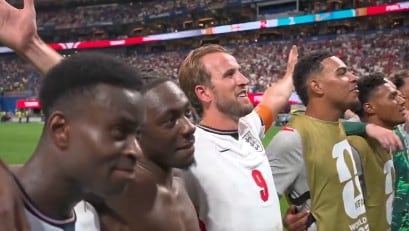 El plantel de Inglaterra celebró el triunfo ante Congo cantando Wonderwall de Oasis junto a sus hinchas