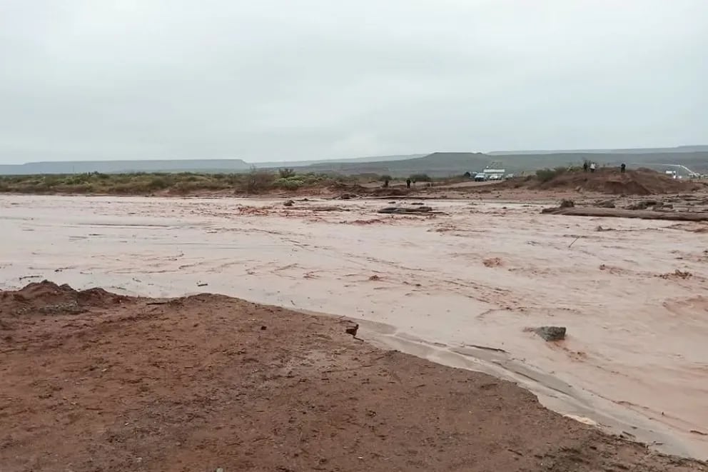 Alerta en Neuquén: las intensas lluvias reactivaron cañadones secos y generaron estragos: Vaca Muerta, la zona más afectada