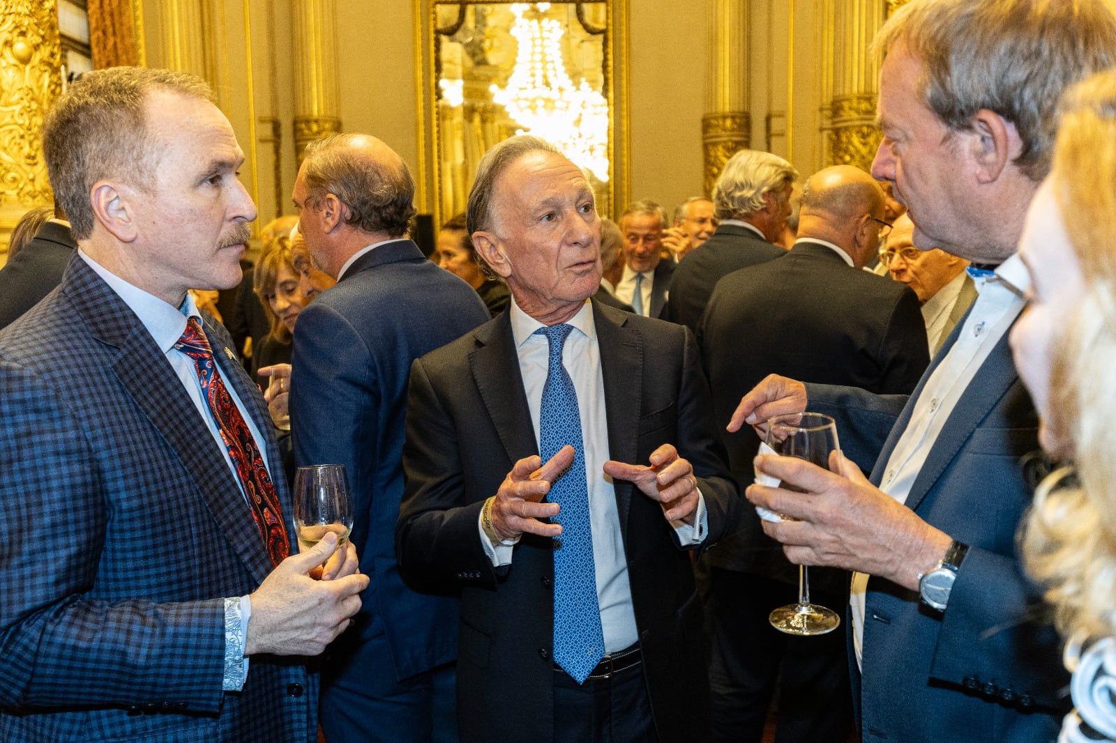 Entre la caída del sector y el crecimiento de la economía, la Cámara de la Construcción celebró sus 90 años en el Teatro Colón