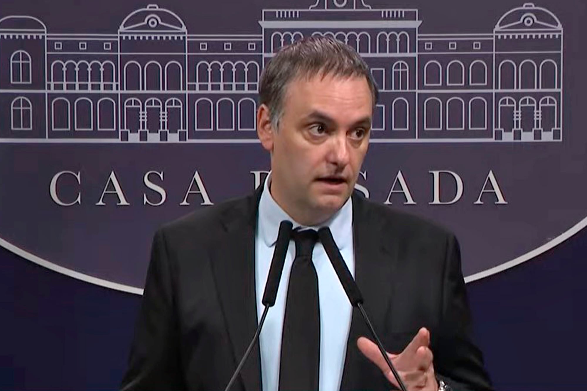 Manuel Adorni le hizo juicio a su exempleador, reclamó que le pagaban en negro y cobró más de US$60.000