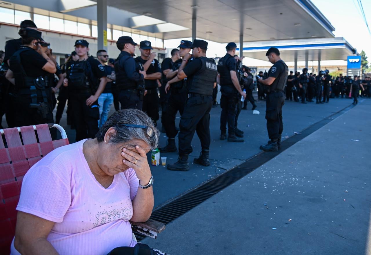 Tensión policial en Santa Fe: un funcionario provincial denunció la presencia de “efectivos infiltrados” en la protesta