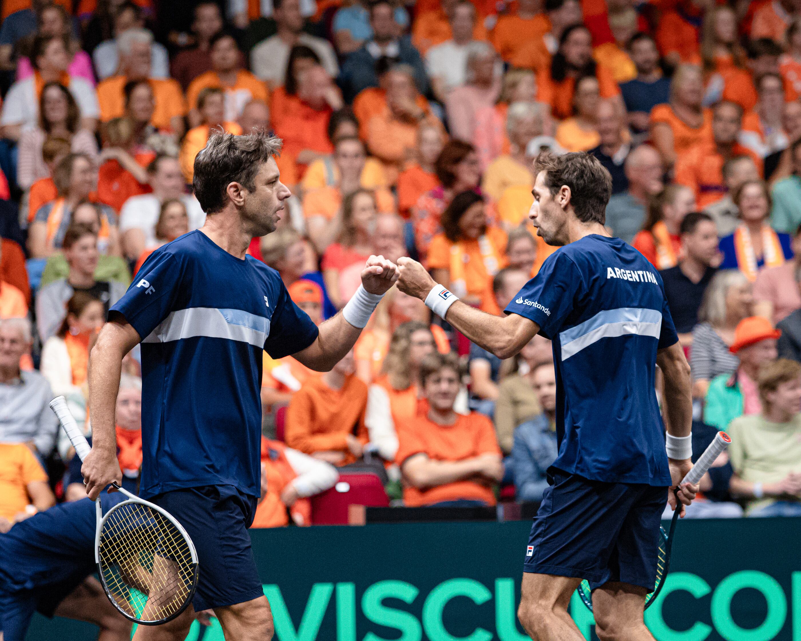 Zeballos y Molteni cerraron la serie de Copa Davis en favor de la Argentina ante Países Bajos, en Groningen
