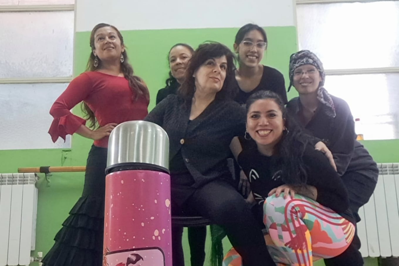 En el marco de los programas culturales, Silvia da clases de danza en la Facultad de Medicina.