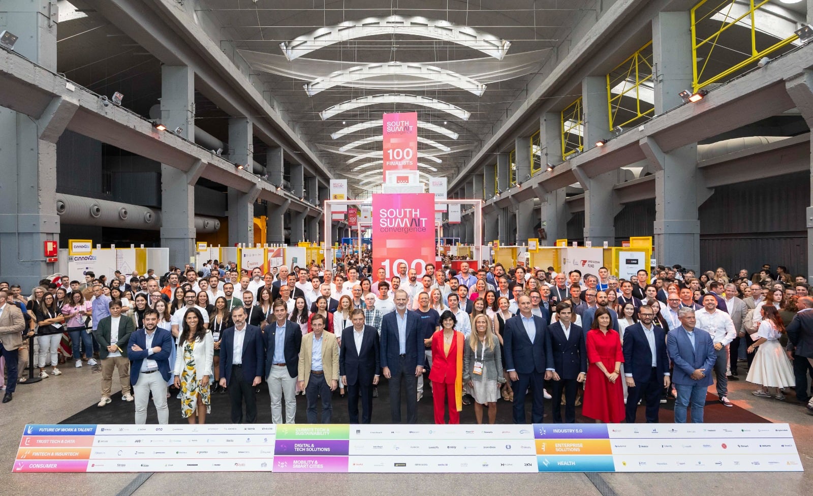 Los 100 finalistas de South Summit Madrid 2026 junto al Rey Felipe VI de España. Foto: South Summit.