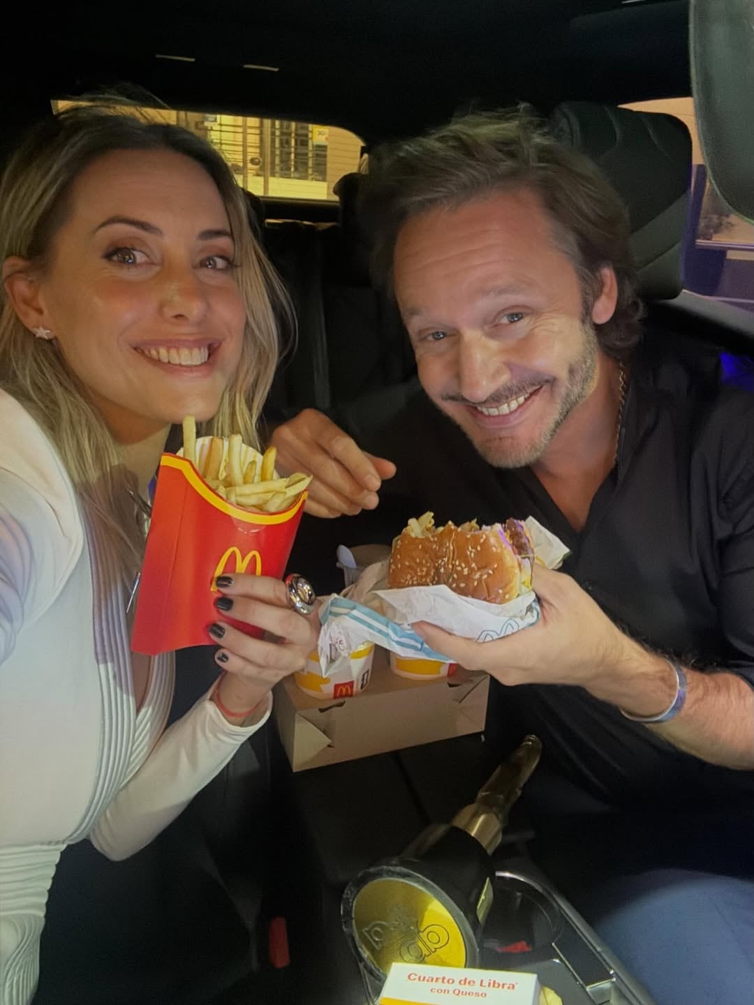 Tras la ceremonia, la pareja degustó una comida en su auto (Foto: Instagram @anita.espasandin)