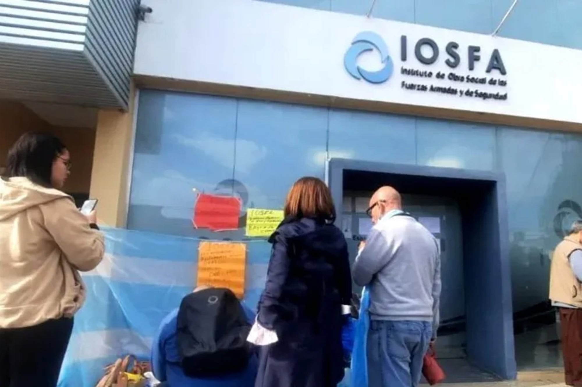 Persisten reclamos en la obra social de los militares, antes conocida como Iosfa